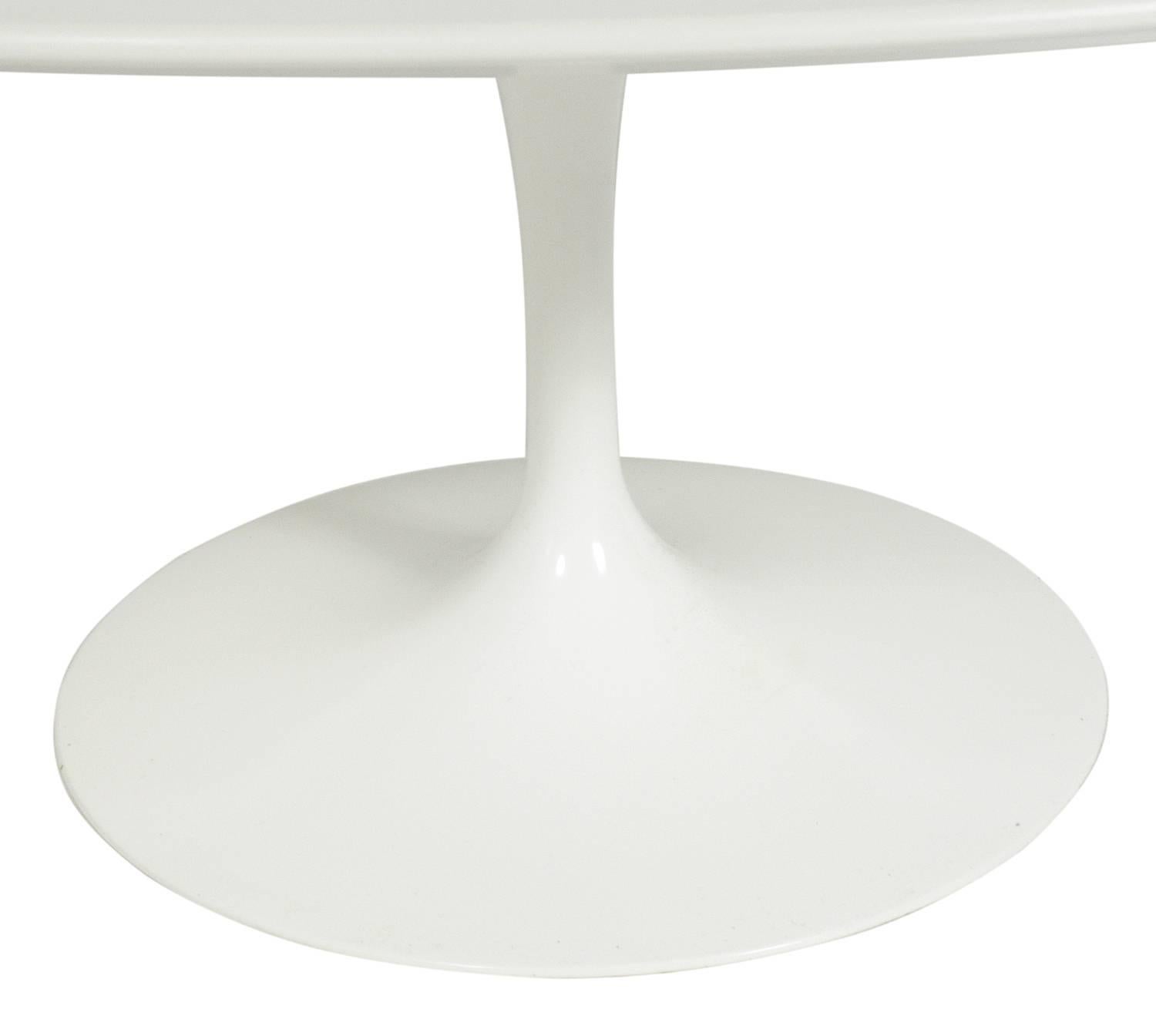 Mid-Century Modern Oval Tulip Coffee Table by Eero Saarinen for Knoll