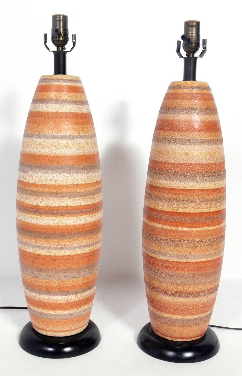 American Pair of Mid-Century Modern Ceramic Lamps in a Sandstone Strata