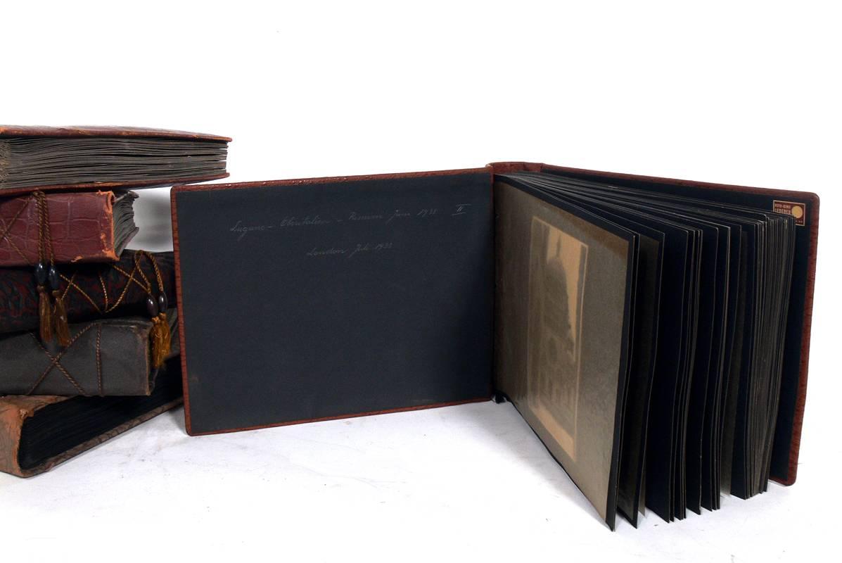 Collection d'albums photo Art déco reliés en cuir, représentant des voyages en Europe, les albums actuels sont probablement français, vers les années 1920. Ils documentent de fabuleux voyages à travers l'Europe dans les années 1920-1930 avec