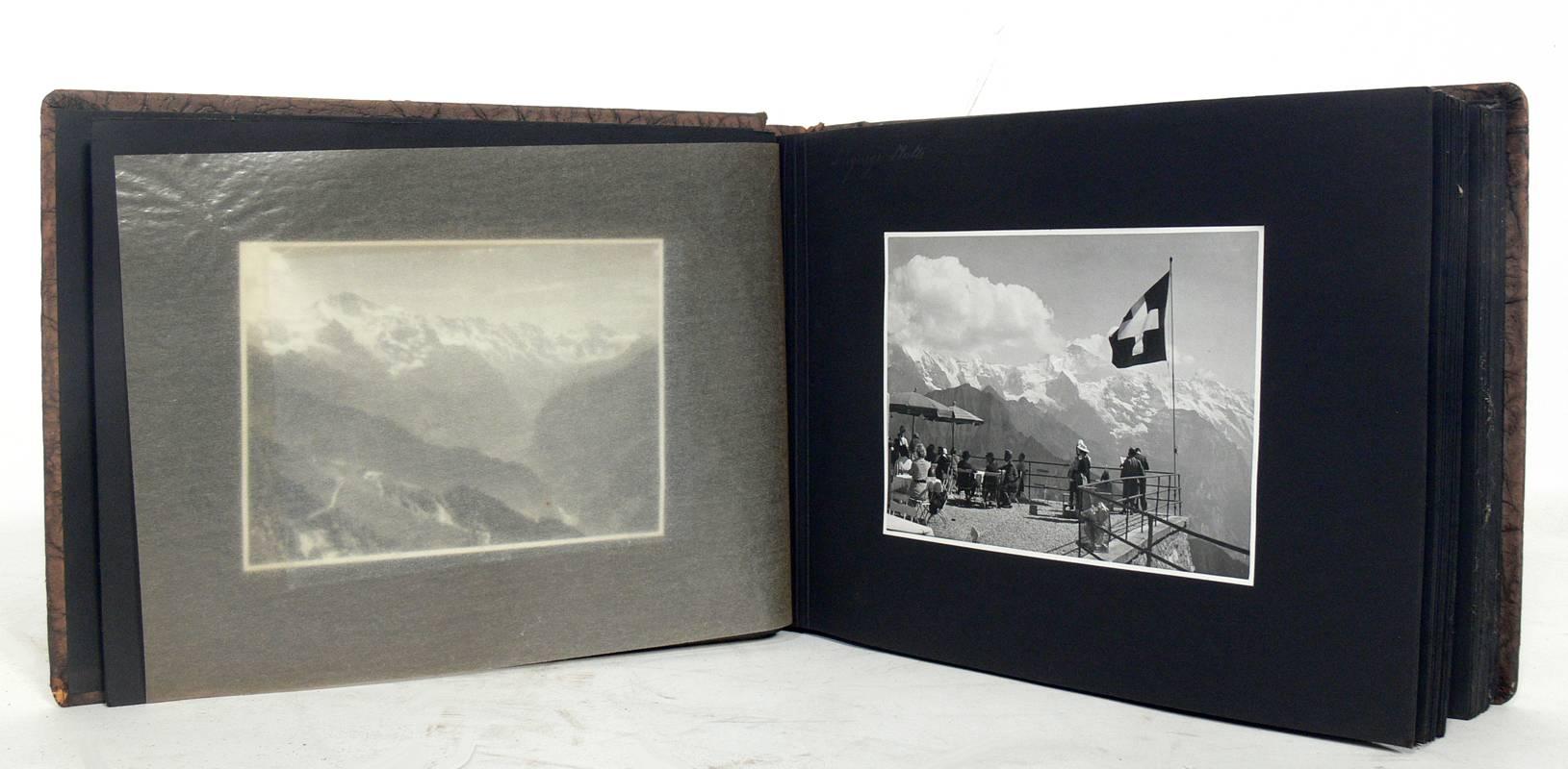Cuir Collection d'albums de photos reliés en cuir Art Déco de voyages européens  en vente