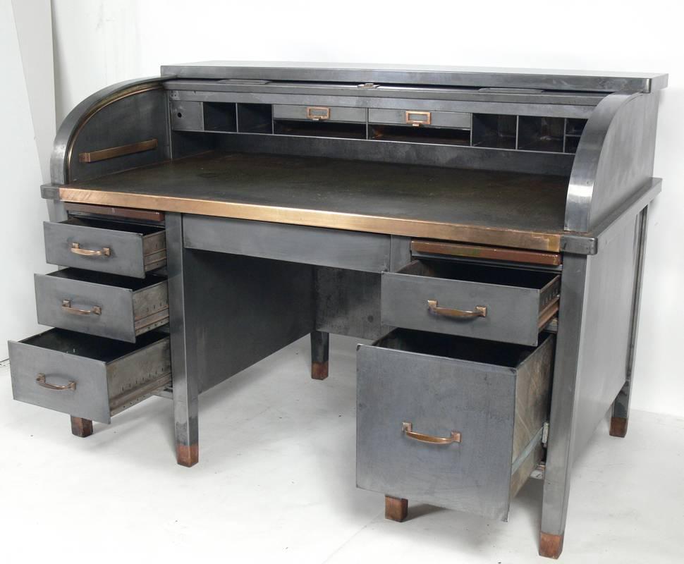 1930s Banker's Metal Roll Top Industrial Desk In Distressed Condition In Atlanta, GA