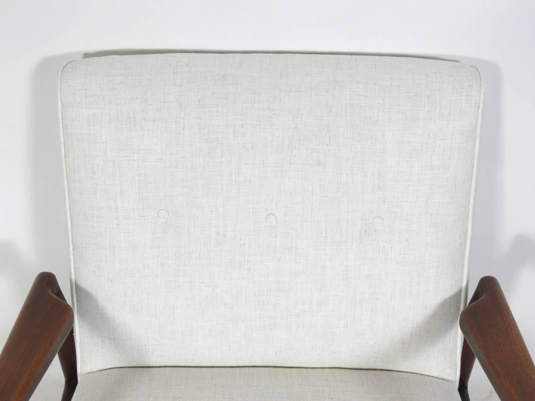 Mid-Century Modern Walnut Lounge Chair by Jens Risom 1