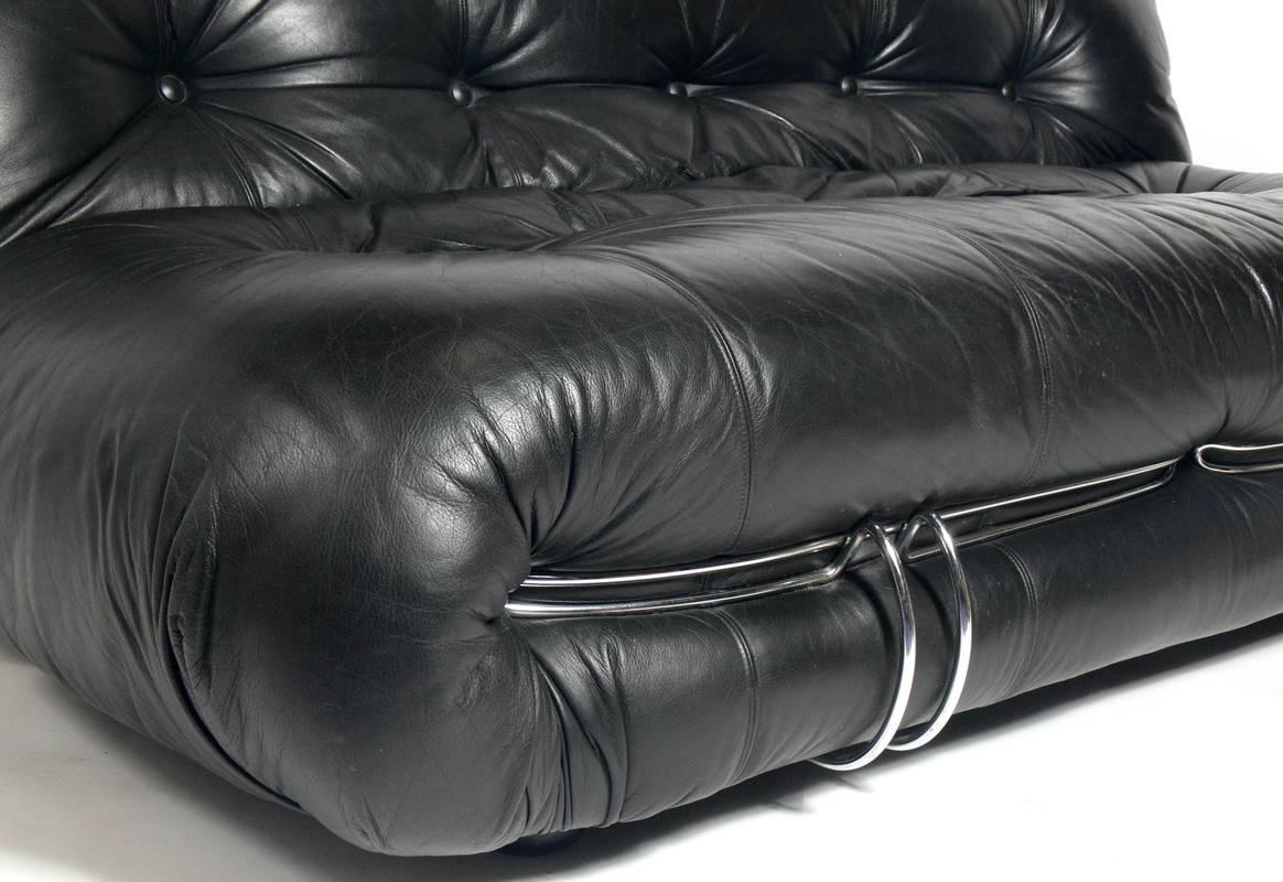 Sculptural Black Leather Sofa by Afra and Tobia Scarpa for Cassina In Good Condition In Atlanta, GA