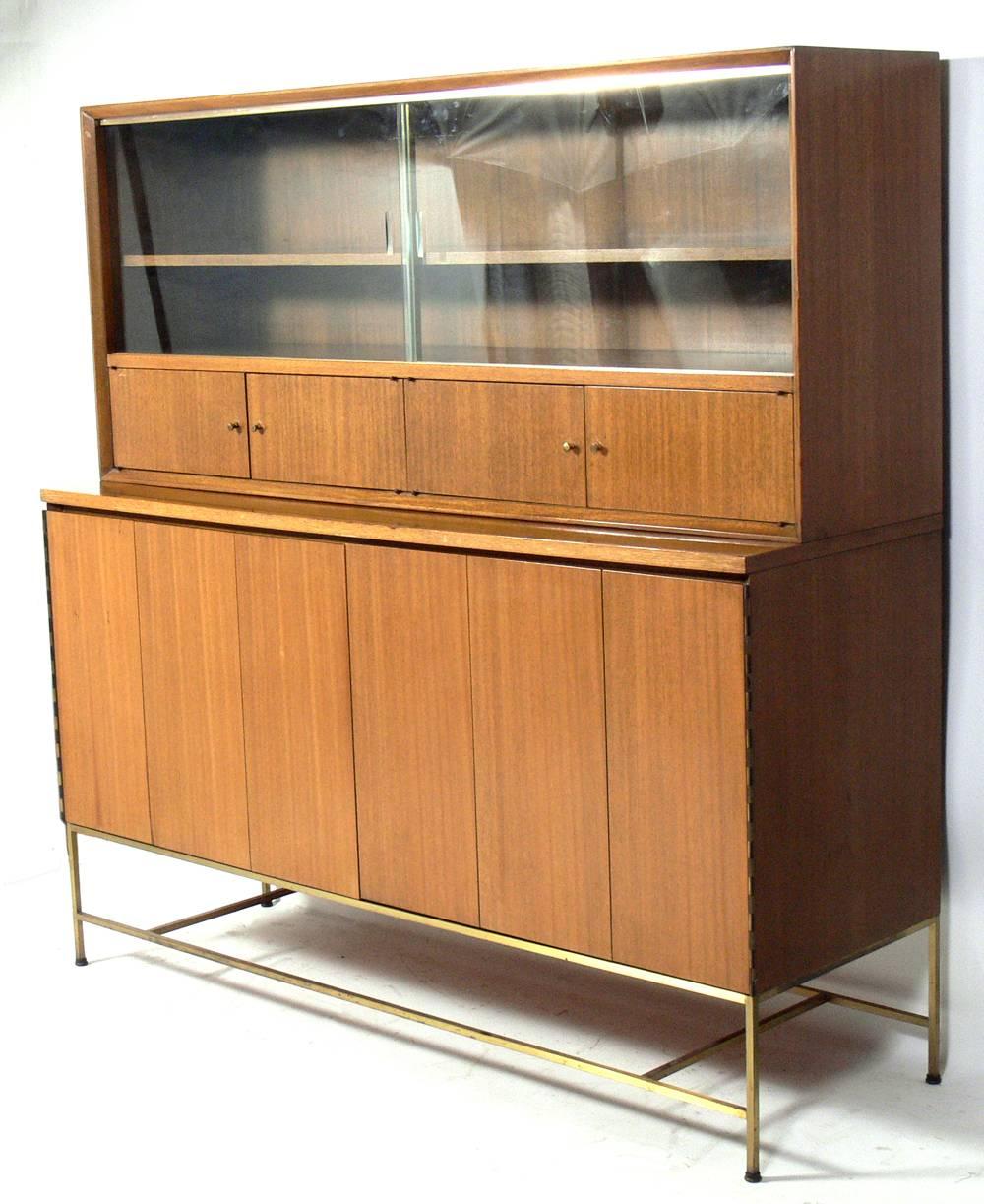 Mid-Century Modern credenza, designed by Paul McCobb for Calvin, circa 1950s. This piece is a versatile size and can be used as a credenza, bar, bookcase, chest, dresser, bookcase, or server. It offers a voluminous amount of storage with numerous