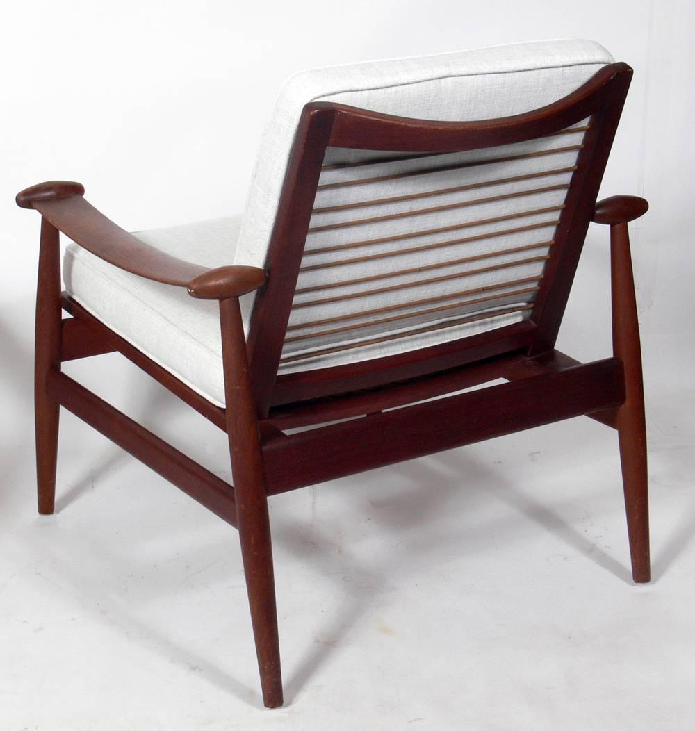Pair of Sculptural Danish Modern Spade Chairs Designed by Finn Juhl In Good Condition In Atlanta, GA