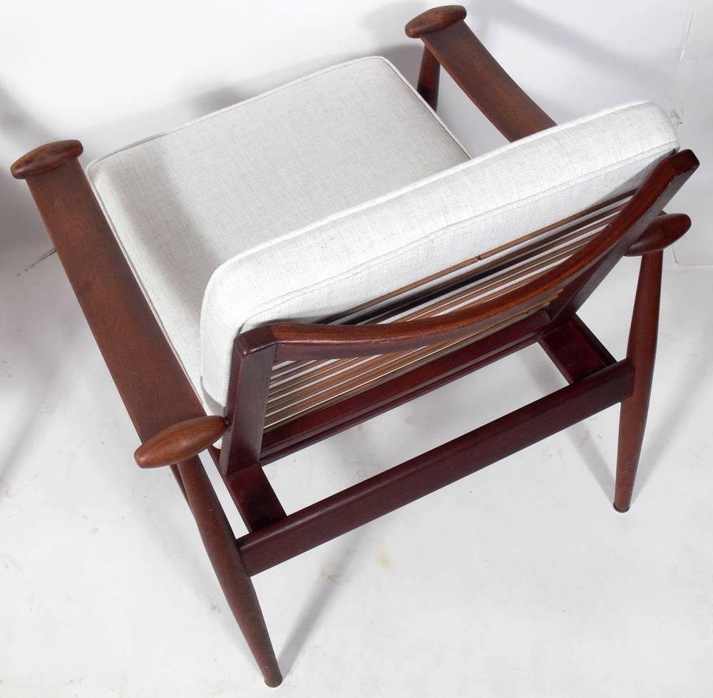 Mid-20th Century Pair of Sculptural Danish Modern Spade Chairs Designed by Finn Juhl