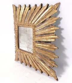 Miroir italien « Sunburst » en bois doré, 16" x 16", style Hollywood Regency, milieu du siècle