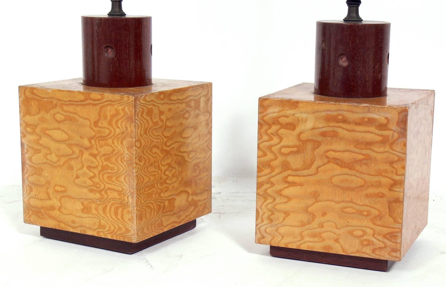 Pair of burl wood cube lamps, handmade by Andrew Szoeke, American, circa 1950s. Signed with original Andrew Szoeke brass medallion. They have been rewired and are ready to use.