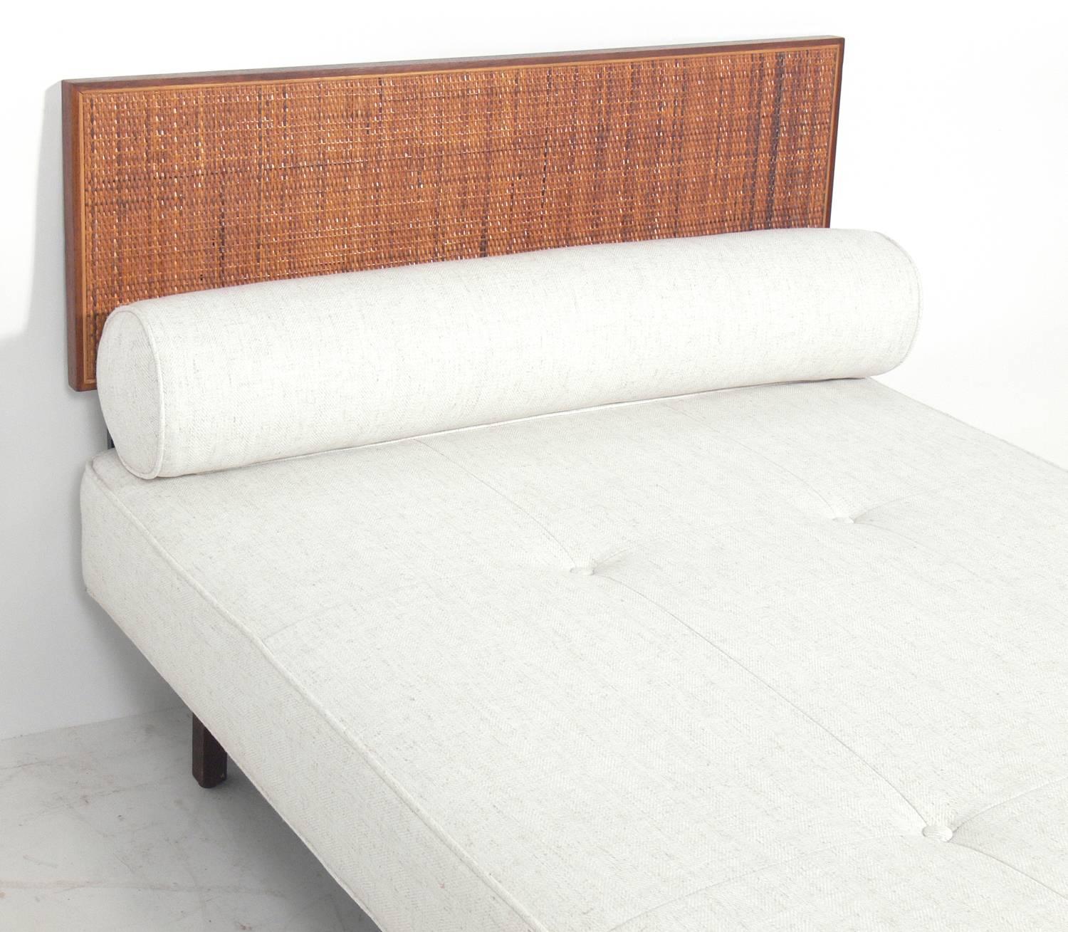 American Clean Lined Knoll Daybed