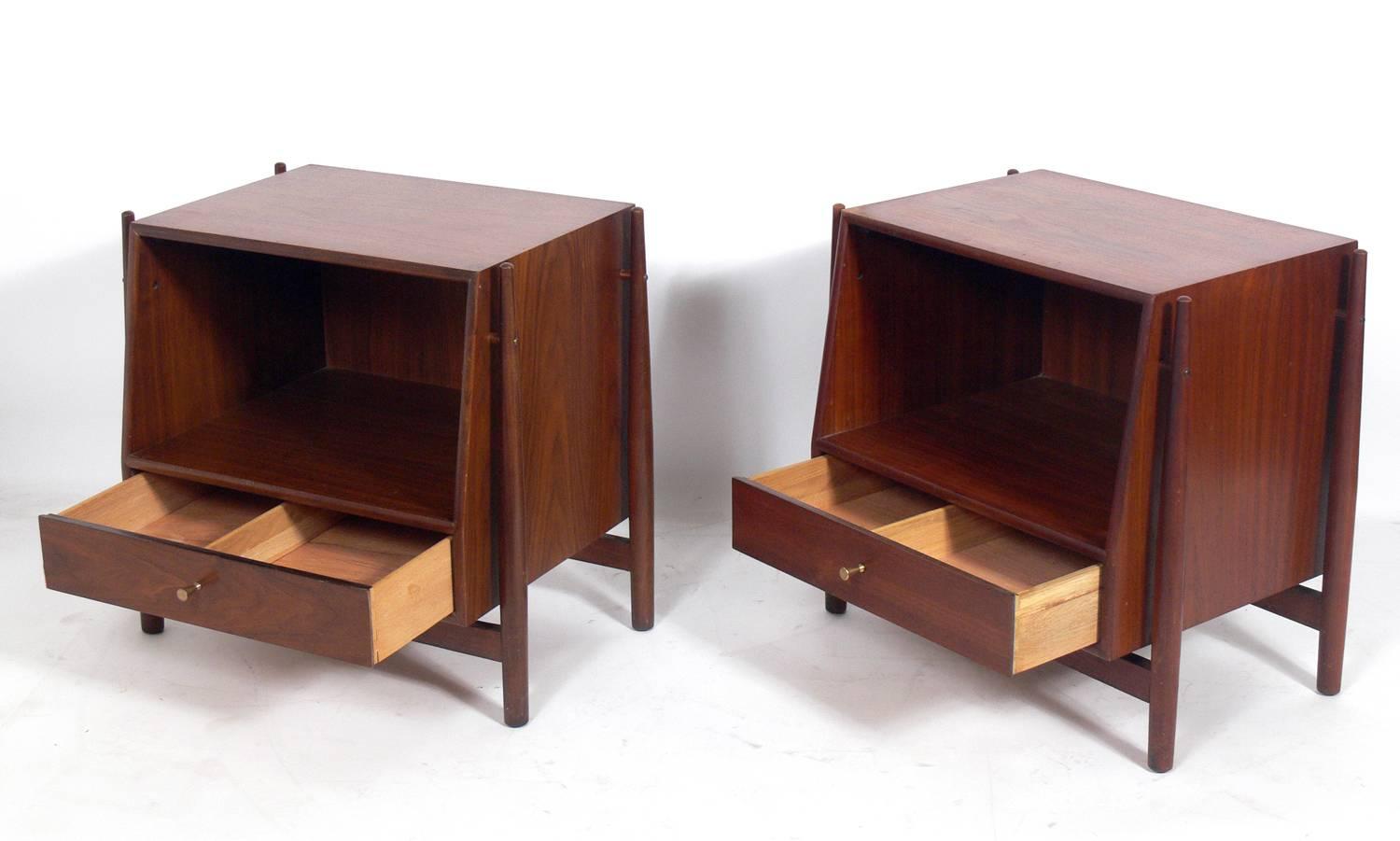 Mid-Century Modern Pair of Modern Walnut Nightstands by Kipp Stewart for Drexel