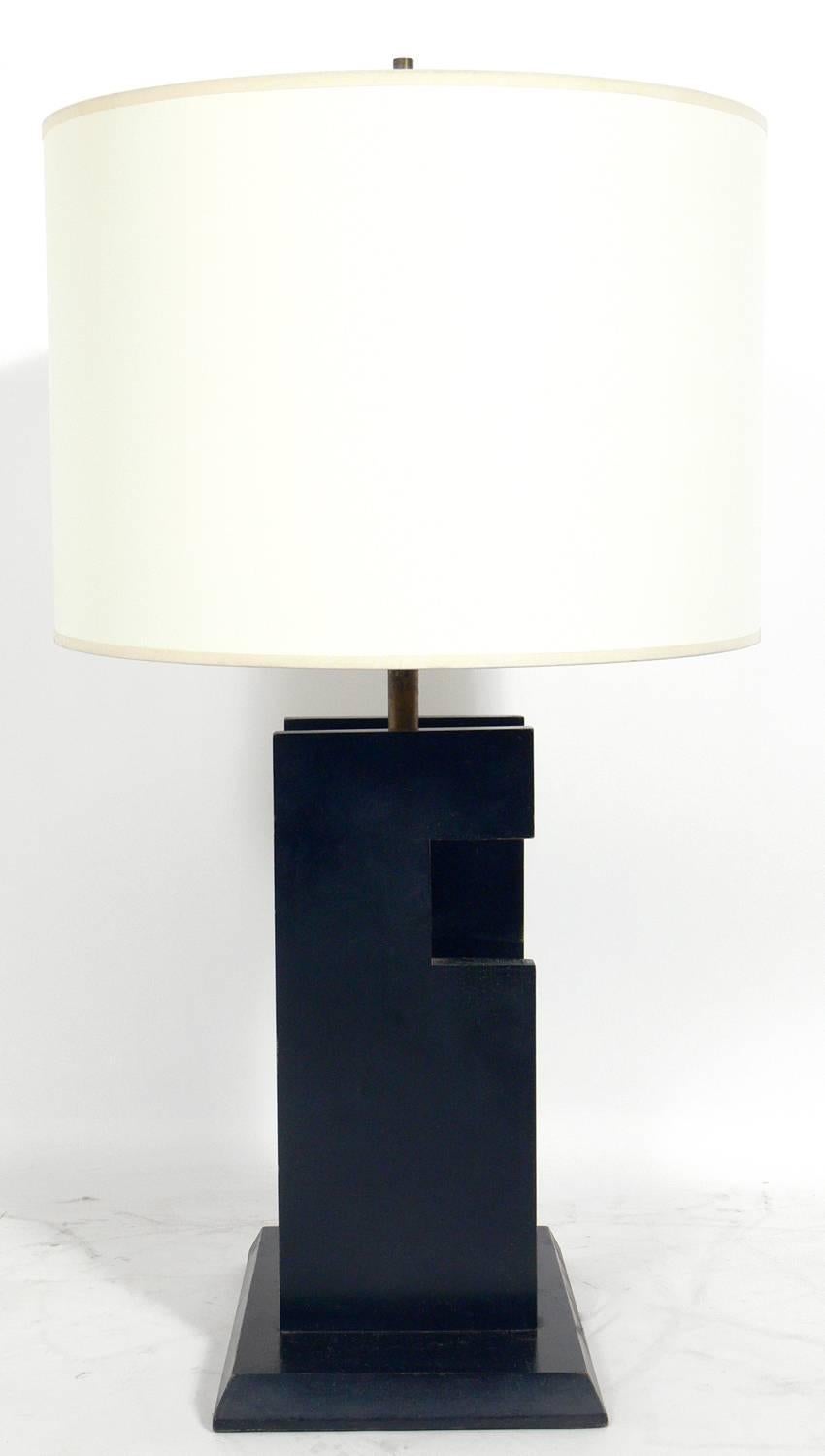 Americano Lampada scultorea geometrica nera in vendita