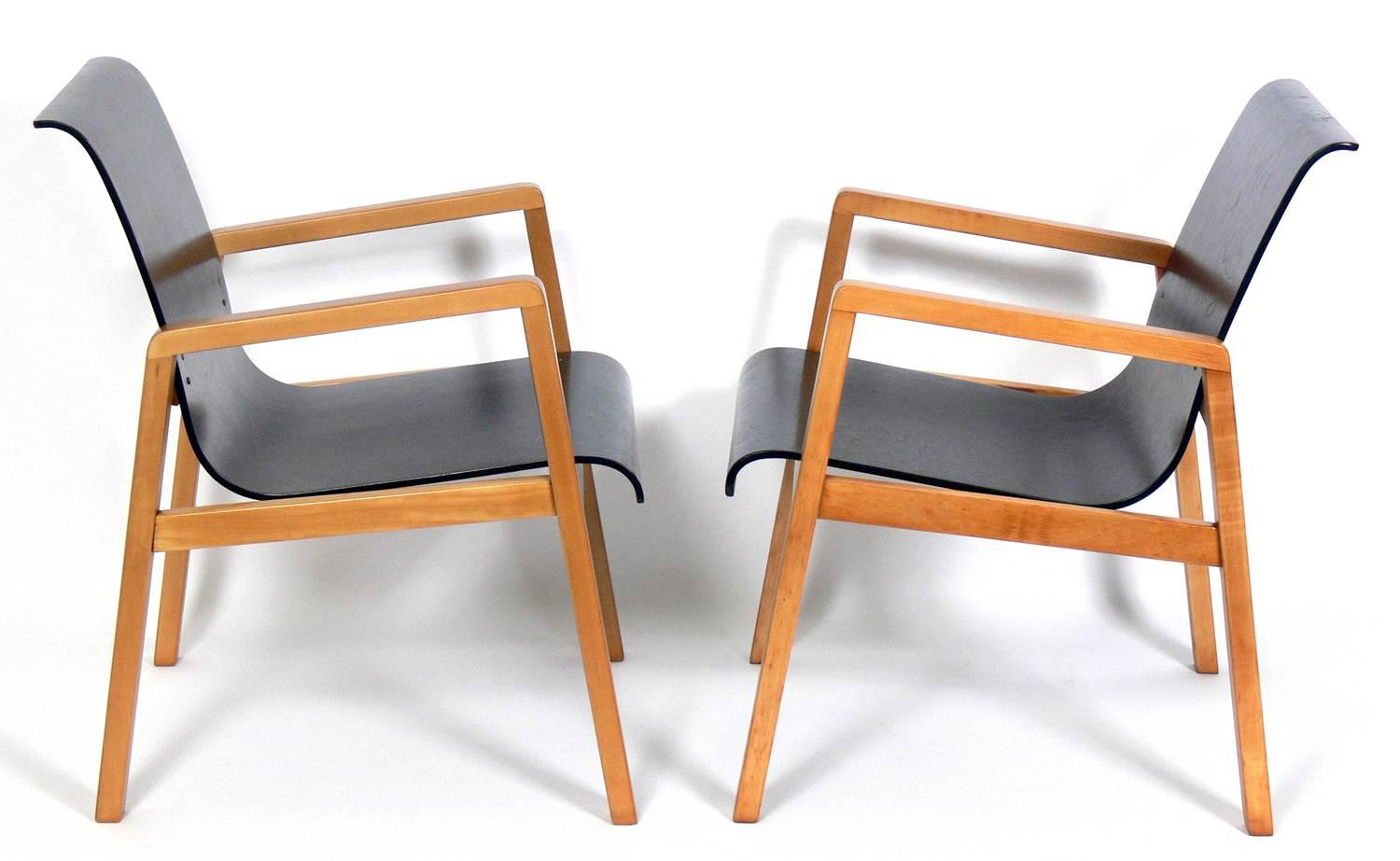 Pair of bentwood modern lounge chairs, designed by Alvar Aalto, circa 1940s. They have been refinished and are ready to use.