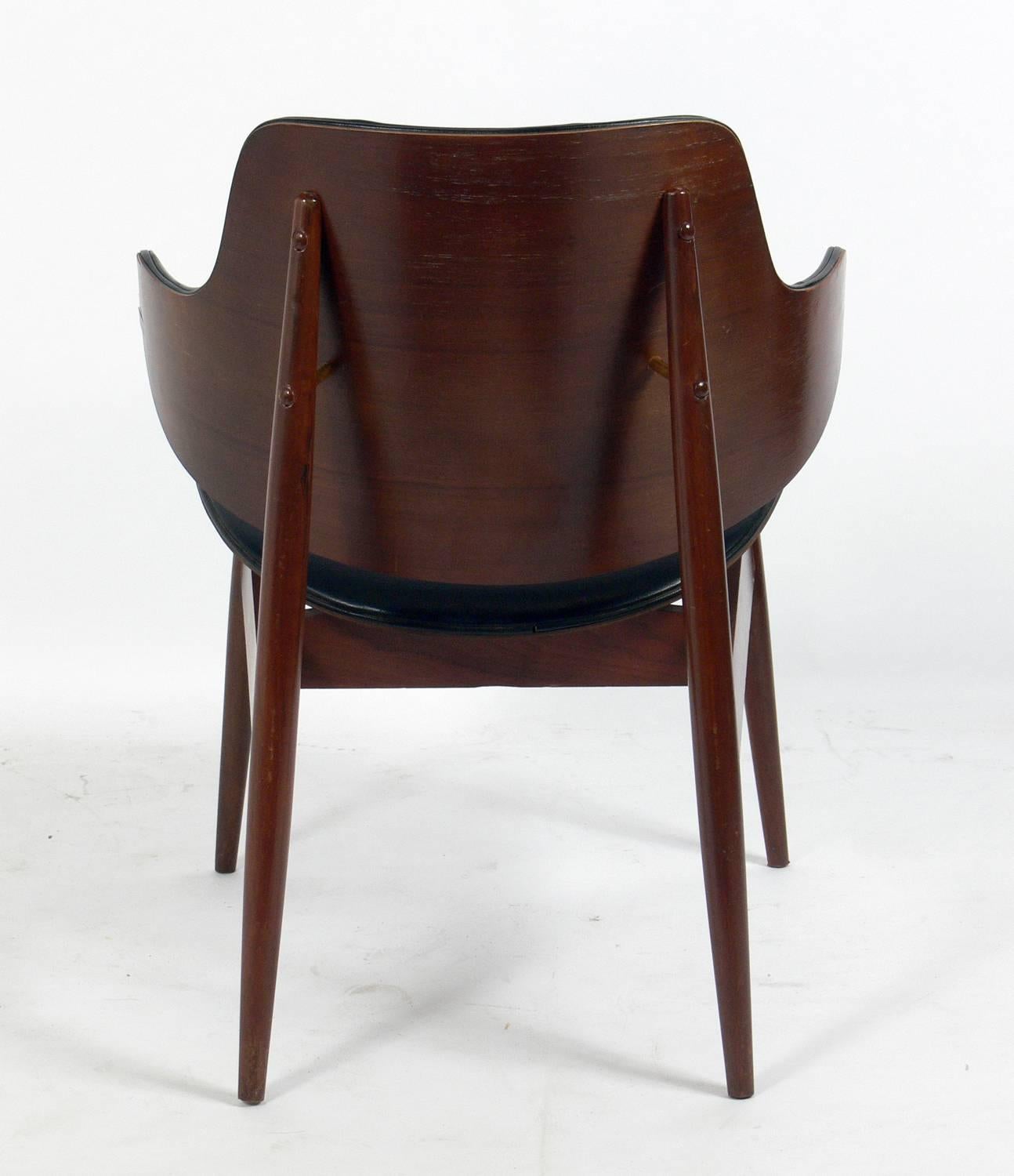 Curvaceous Danish Modern Lounge Chair Attributed to Ib Kofod-Larsen In Good Condition In Atlanta, GA