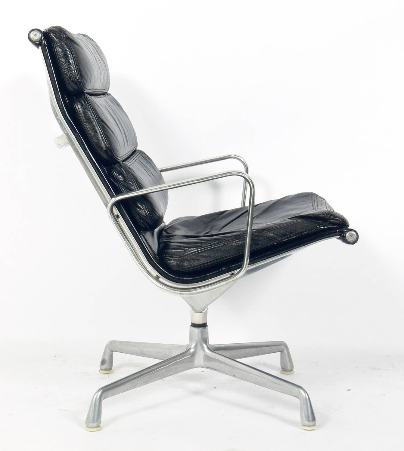Soft Pad Black Leather Aluminum Group Chair, designed by Charles and Ray Eames for Herman Miller, American, circa 1960s. Impressed signature underneath. Retains warm original patina to the original black leather and the aluminum frame. While