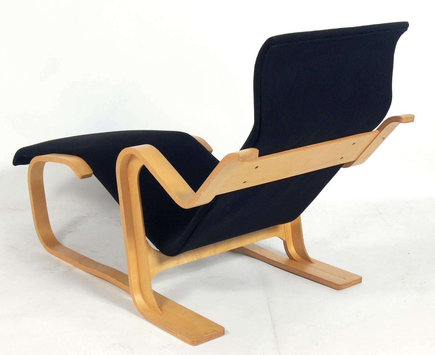 American Sculptural Bentwood Chaise Longue by Marcel Breuer