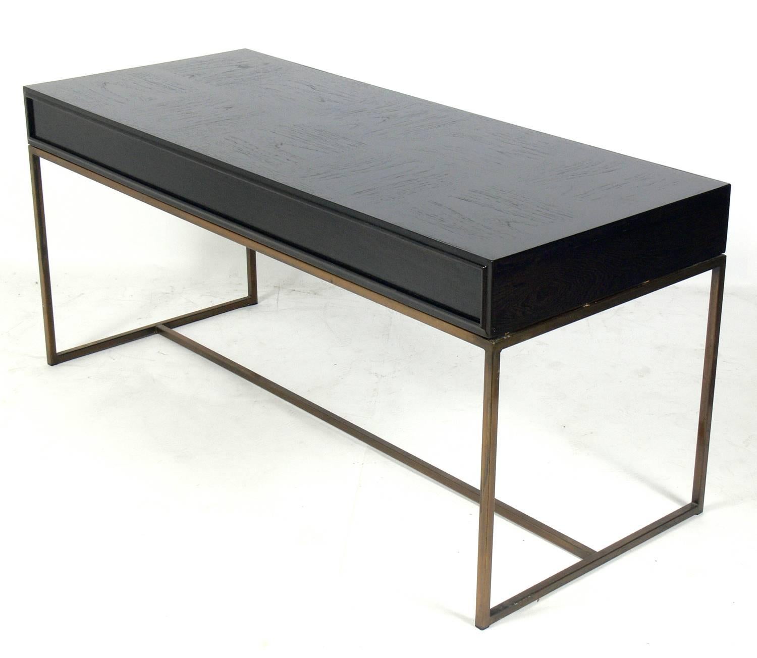 Mid-20th Century Clean Lined Mid-Century Modern Desk