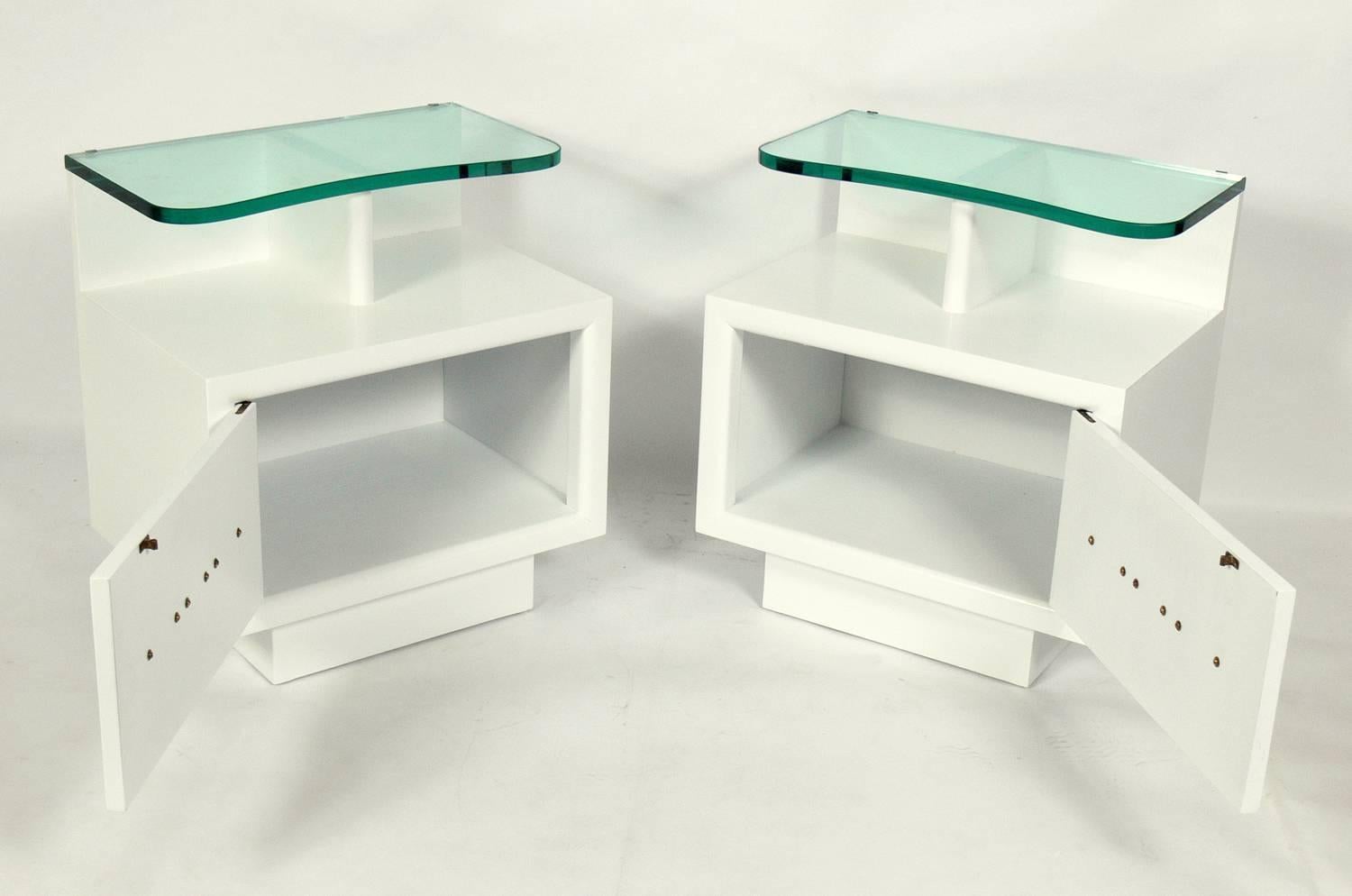 American Pair of Glamorous 1930s White Lacquer and Glass Nightstands