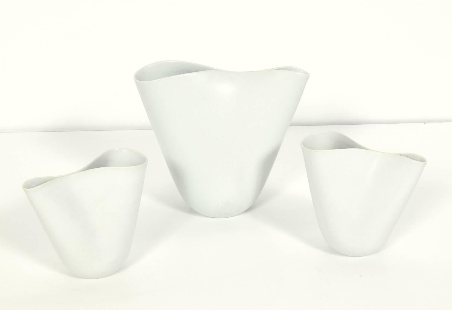 Group of fourteen sculptural white veckla pottery pieces, by Stig Lindberg for Gustavsberg, Swedish, circa 1950s. Signed with impressed manufacturer’s mark to underside of most of the examples: [Gustavsberg Sweden]. The largest piece measures 7