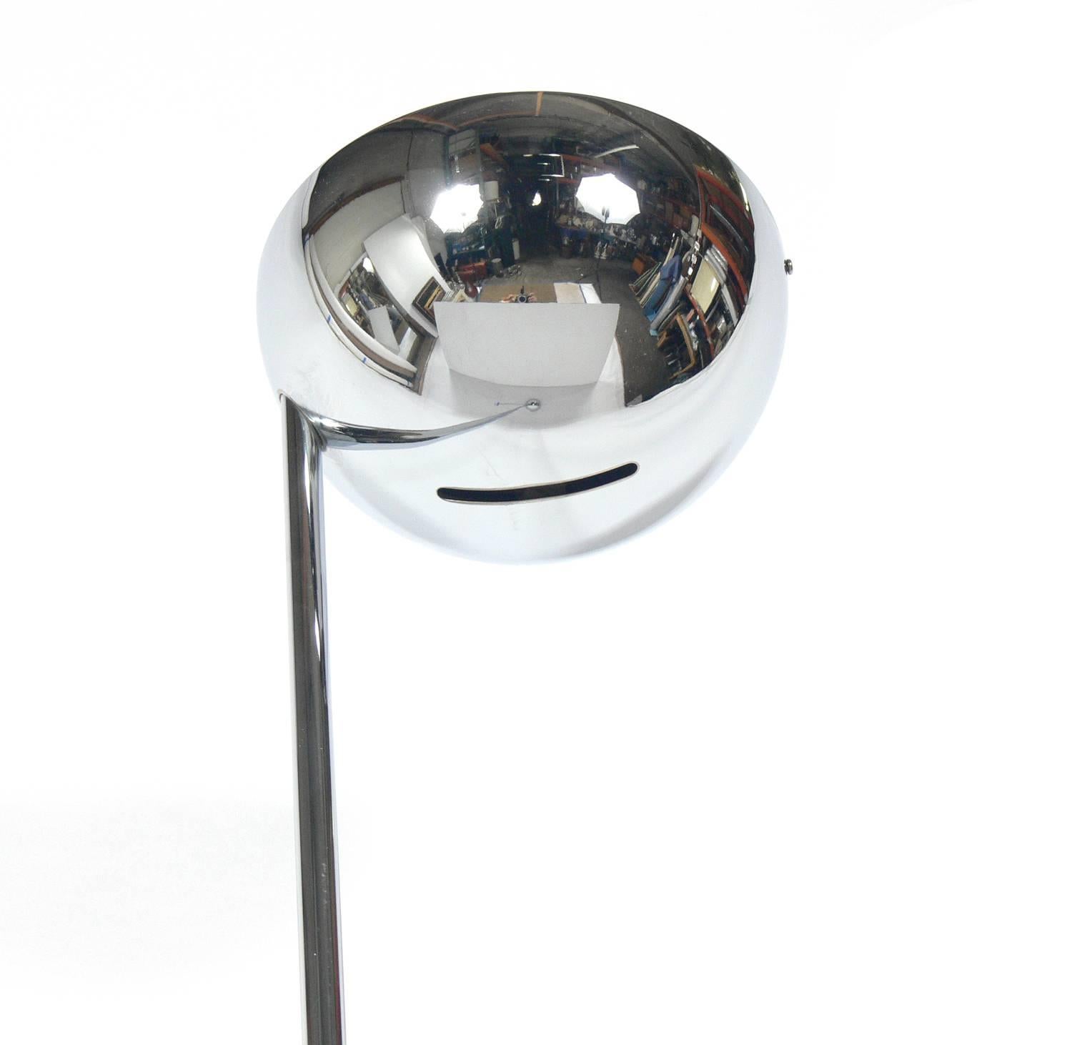 Mid-Century Modern Sleek Chrome Floor Lamp by Robert Sonneman