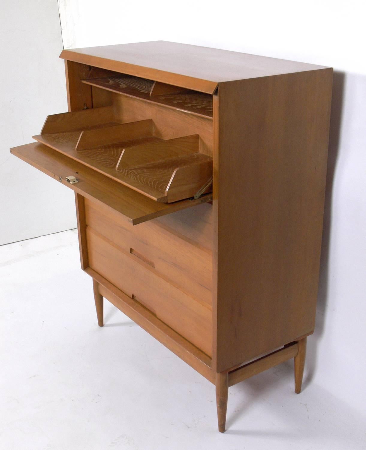 Américain Grand meuble de rangement mi-siècle moderne par Salvatore Bevelacqua en vente