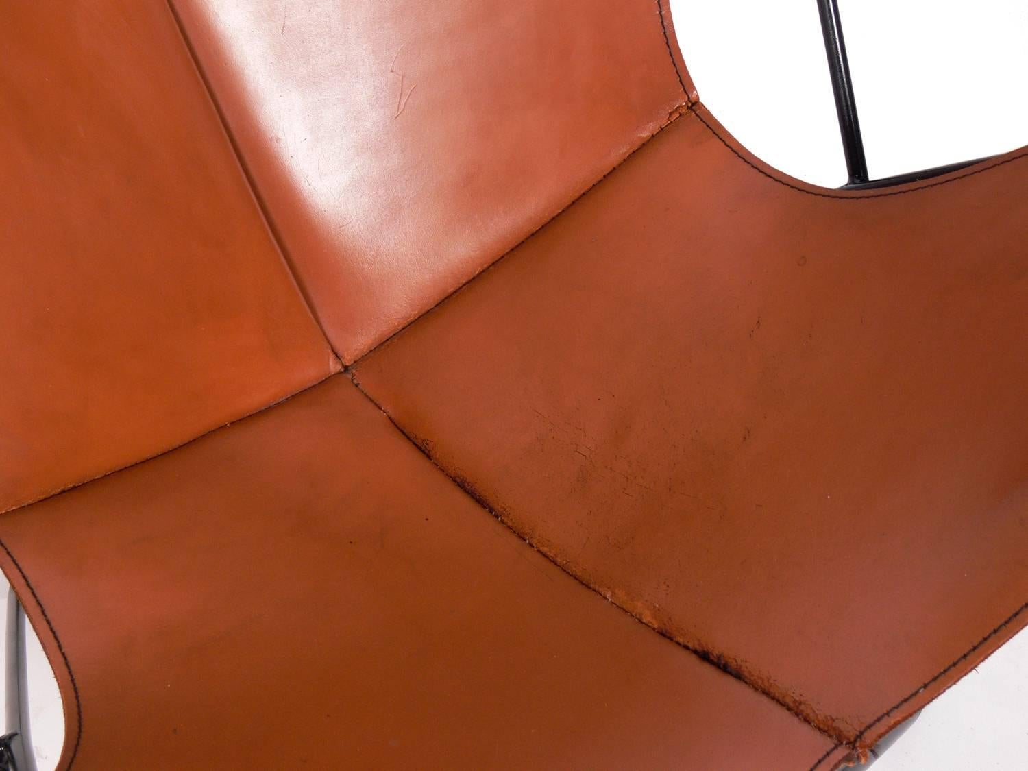 Sculptural Leather Butterfly Chairs Designed by Jorge Ferrari-Hardoy In Good Condition In Atlanta, GA