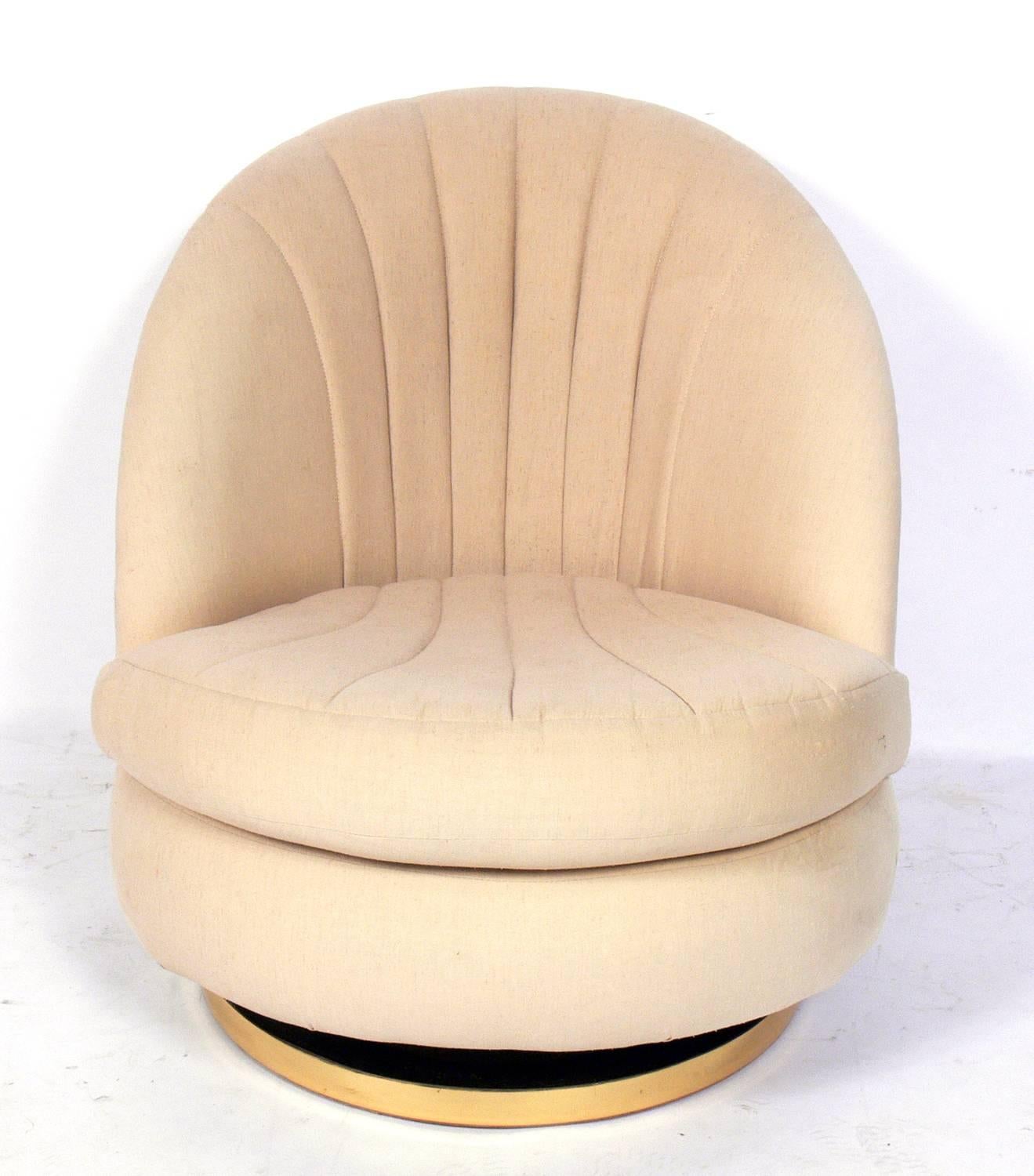 Mid-Century Modern Pair of Modern Swivel Lounge Chairs Designed by Milo Baughman