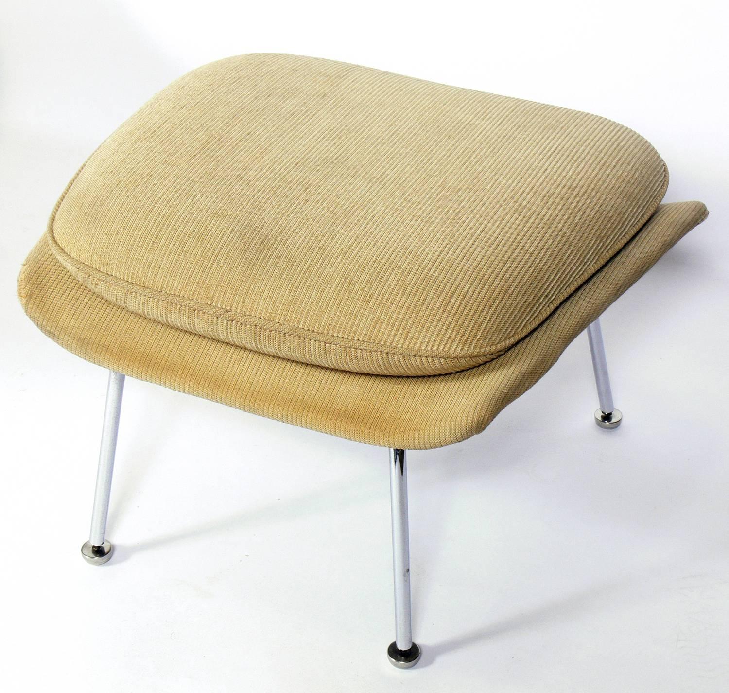 Womb Chair and Ottoman by Eero Saarinen for Knoll In Good Condition In Atlanta, GA