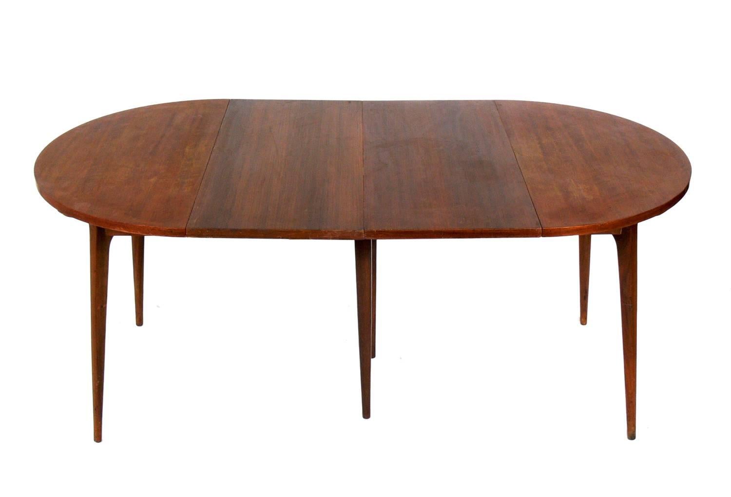 Modern dining table, designed by Bertha Schaefer for Singer and Sons, circa 1950s. Schaefer was one of the leading female designers of the era, and designed this line for Singer and Sons with her contemporaries Gio Ponti, Carlo de Carli, and Franco