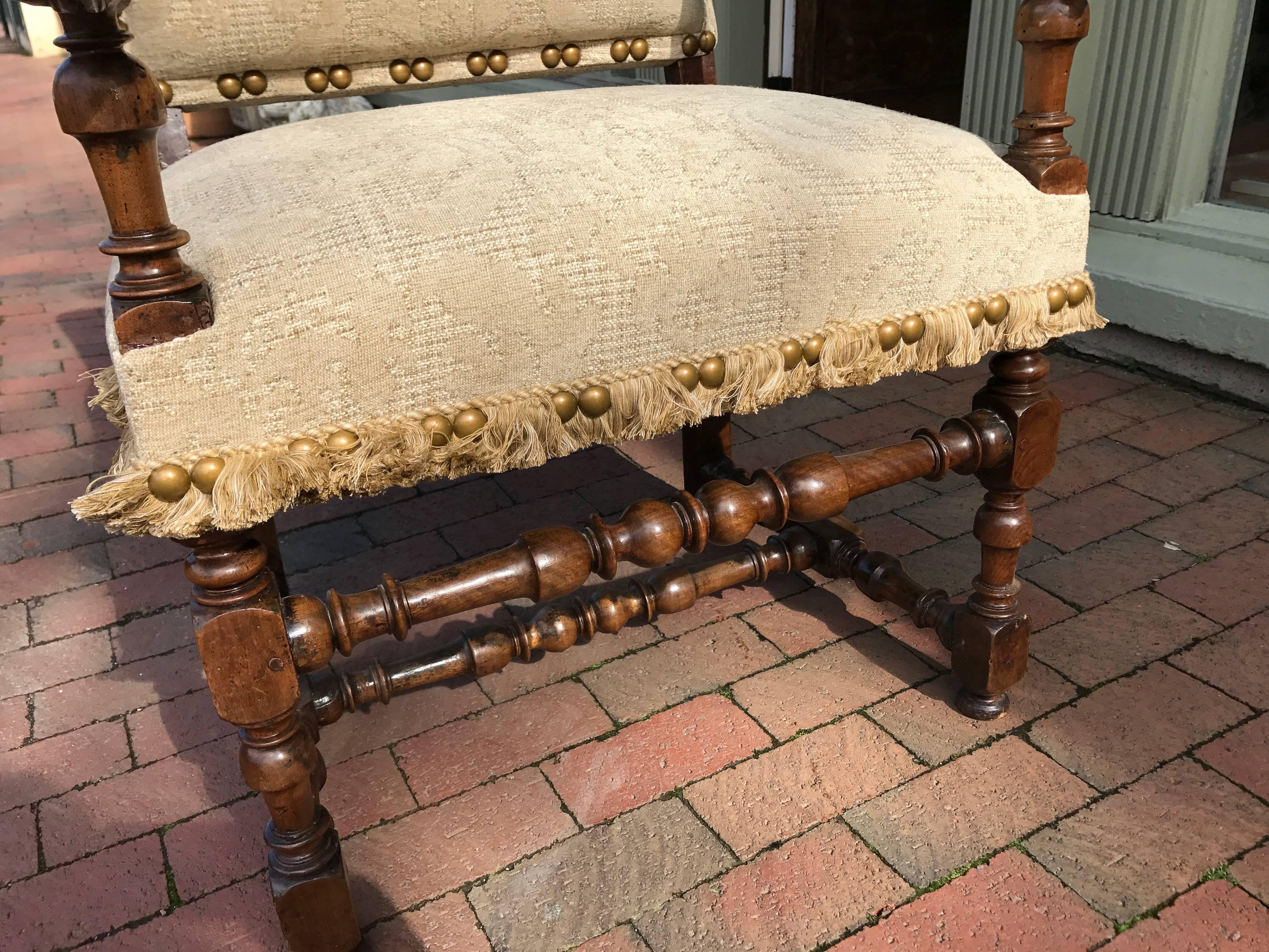 Fine Pair of Louis XIV Period 17th Century Armchairs In Good Condition In Middleburg, VA