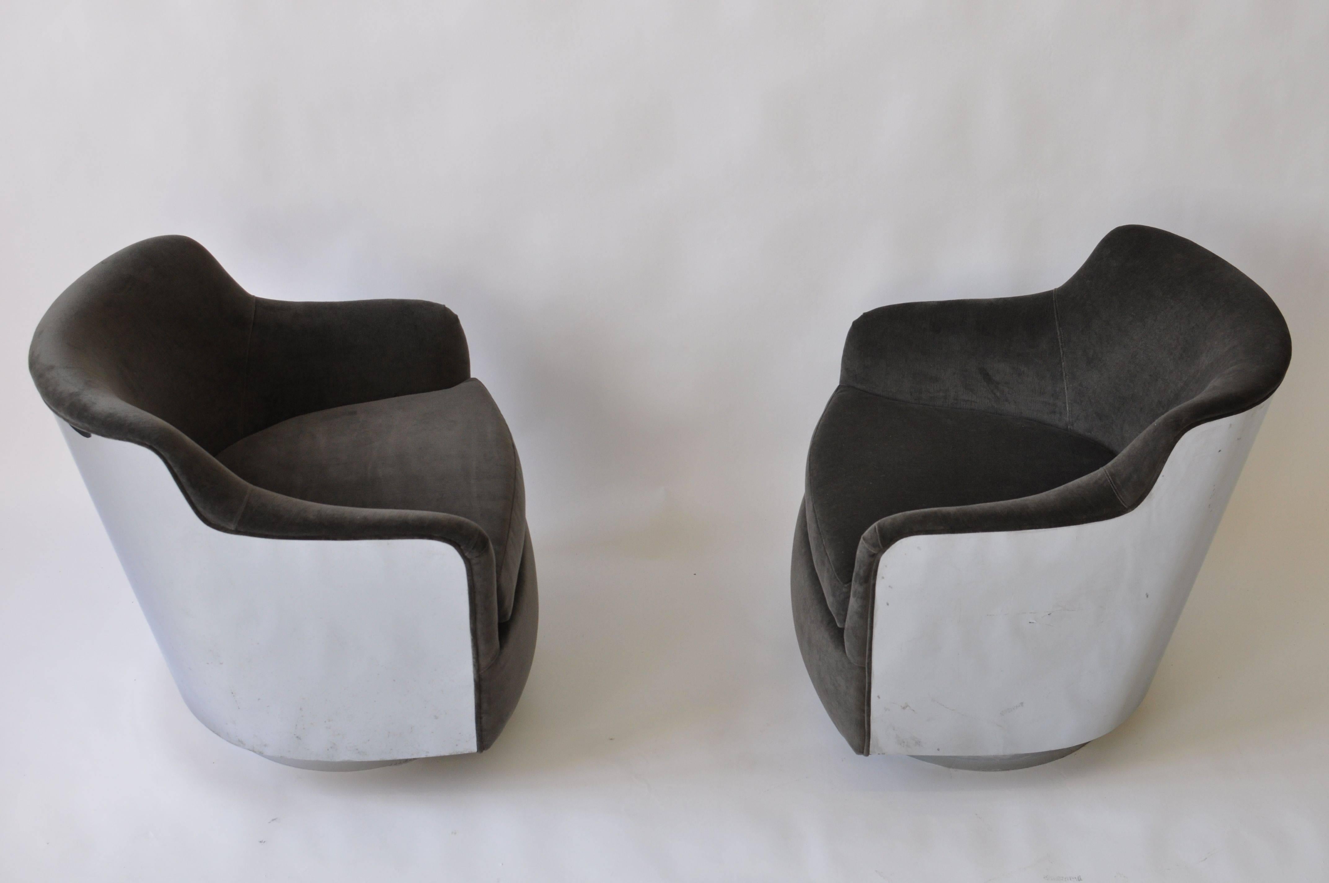 Mid-Century Modern Pair of Milo Baughman Chrome Back Swivel Lounge Chairs