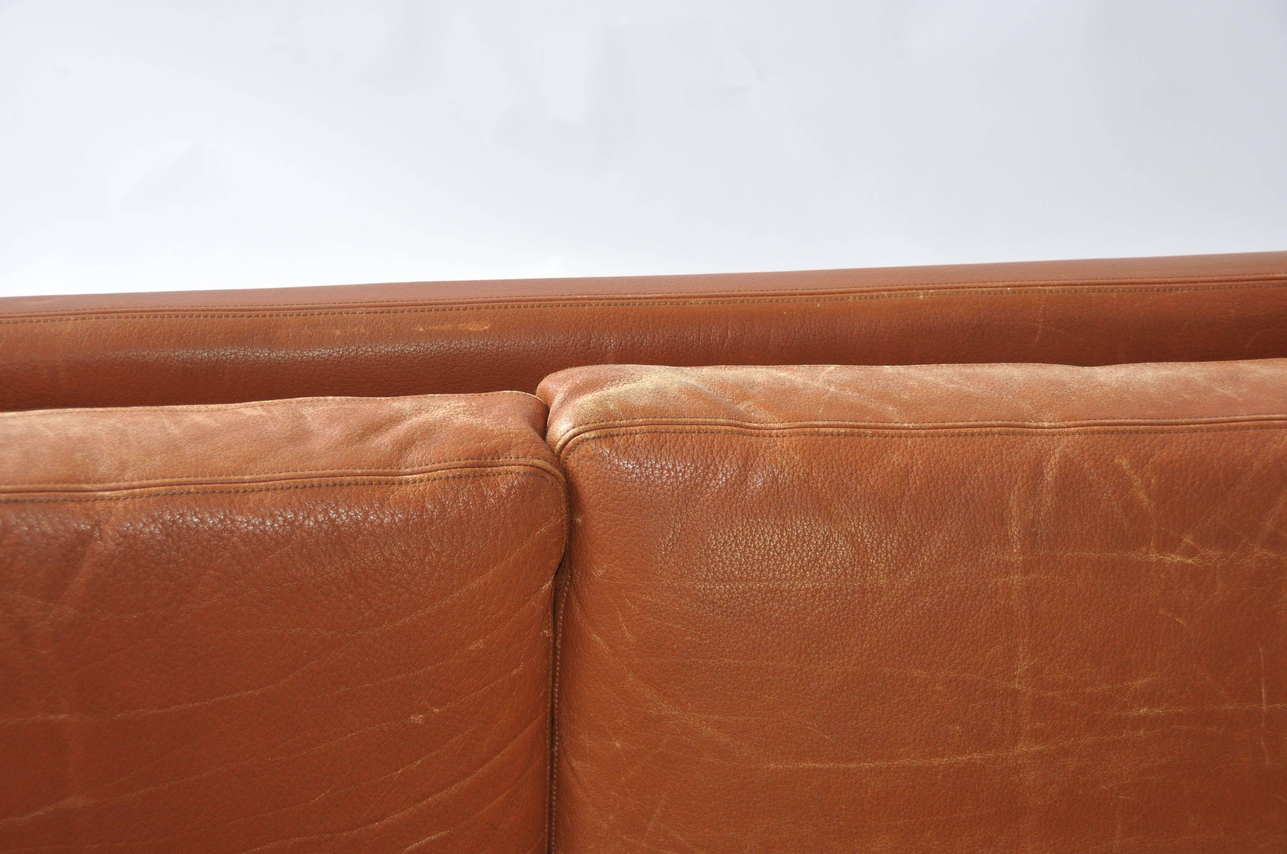 Fredrik Kayser Leather and Rosewood Sofa In Good Condition For Sale In Turners Falls, MA