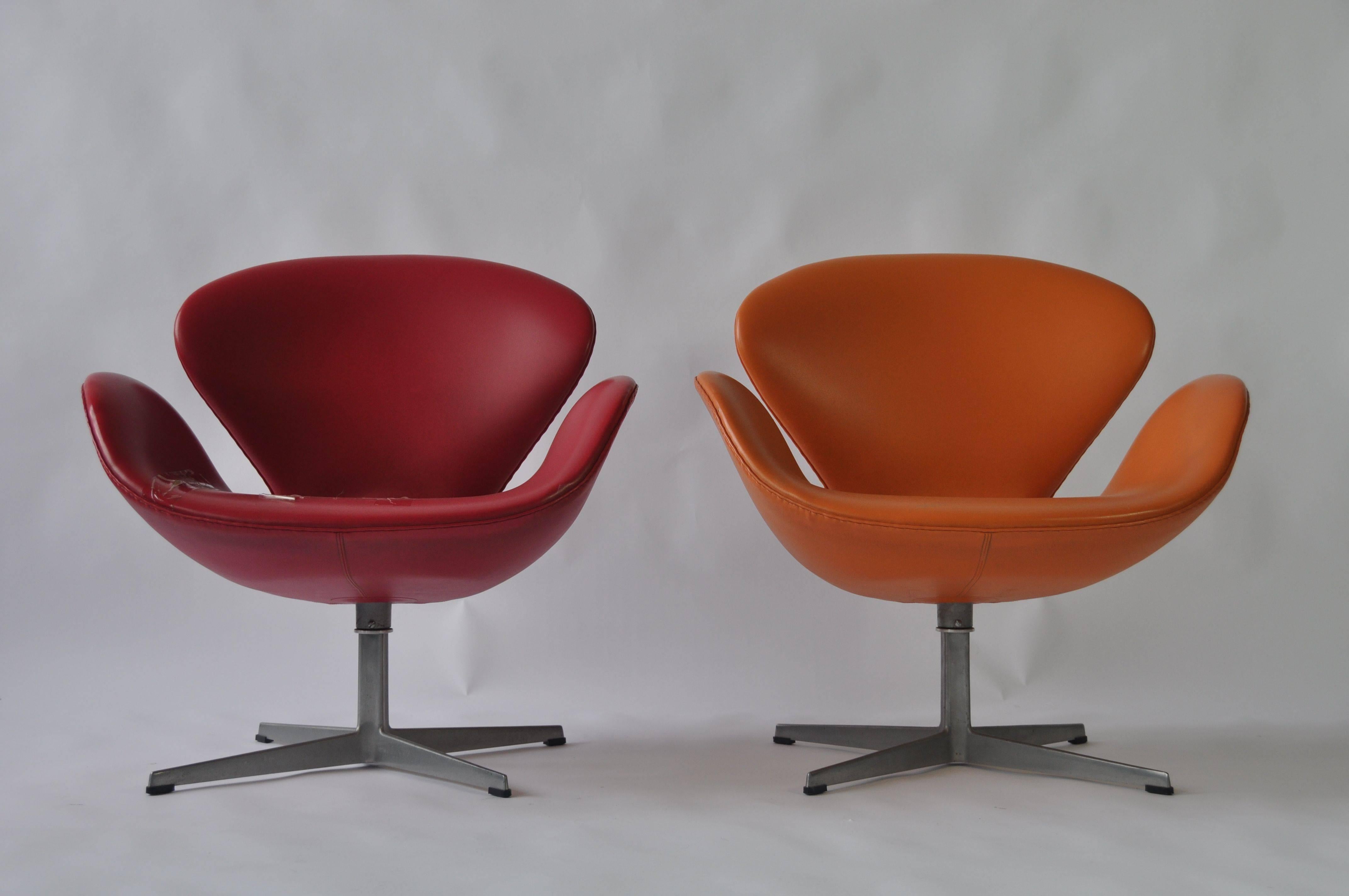 Pair of swan chairs by Arne Jacobsen for Fritz Hansen. Priced for the pair but can be sold separately.