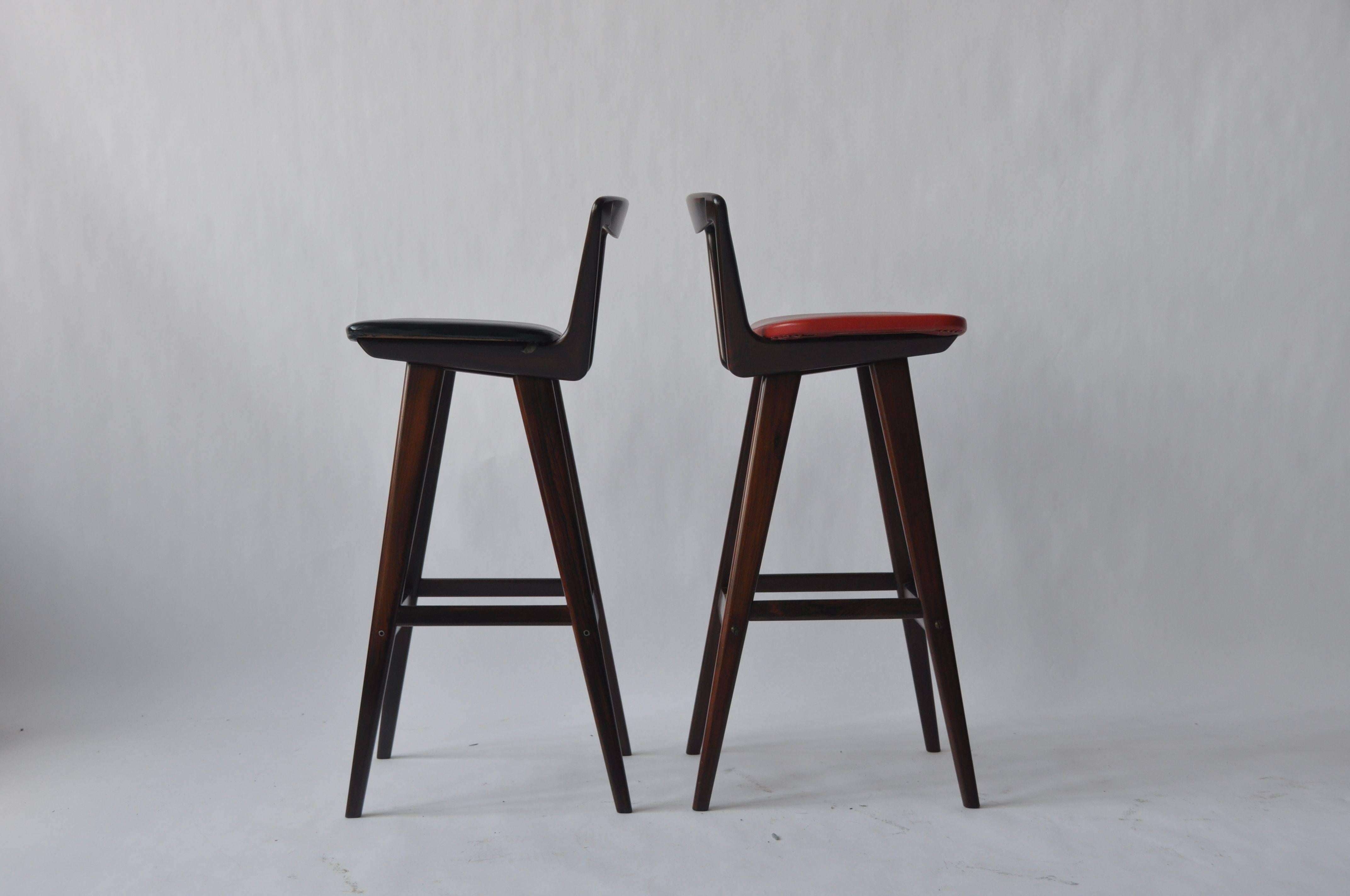 Pair of rosewood bar stools by Rosengren Hansen for Brande Møbelfabrik.
      