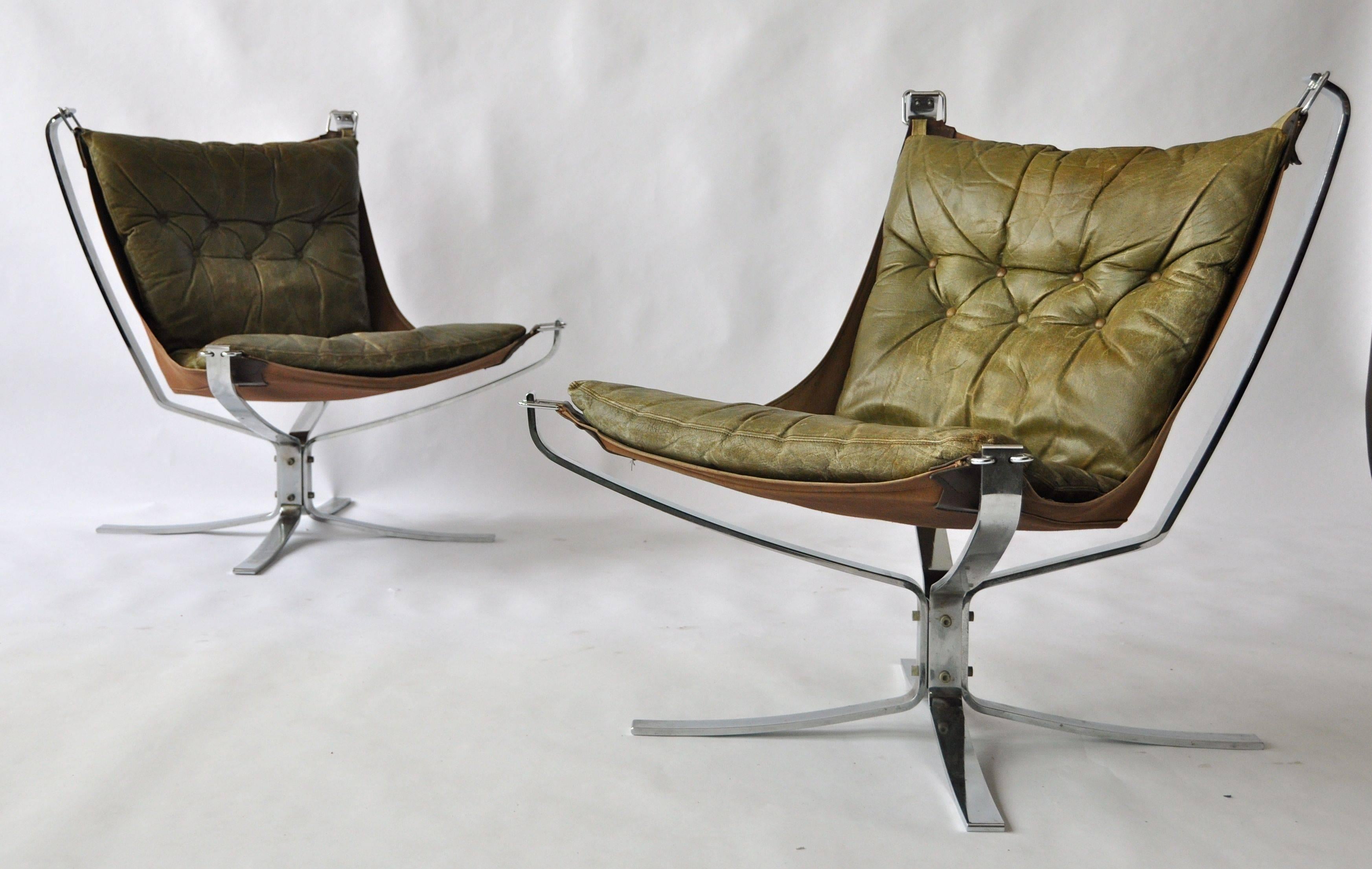 Pair of Sigurd Ressell Falcon chairs. Chrome-plated steel frame. Original vintage green leather with patina.