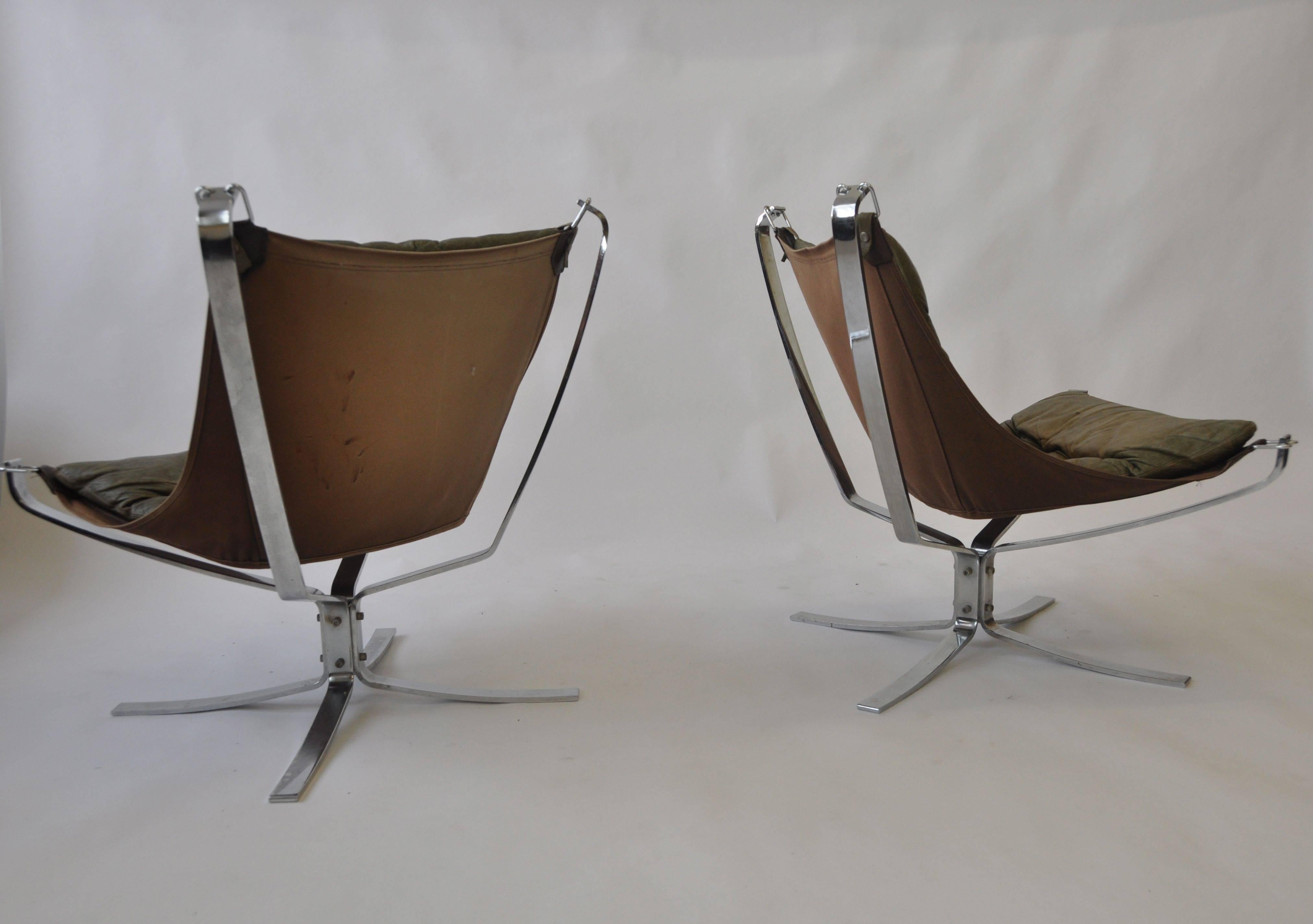 Pair of Sigurd Ressell Leather Falcon Chairs In Good Condition In Turners Falls, MA