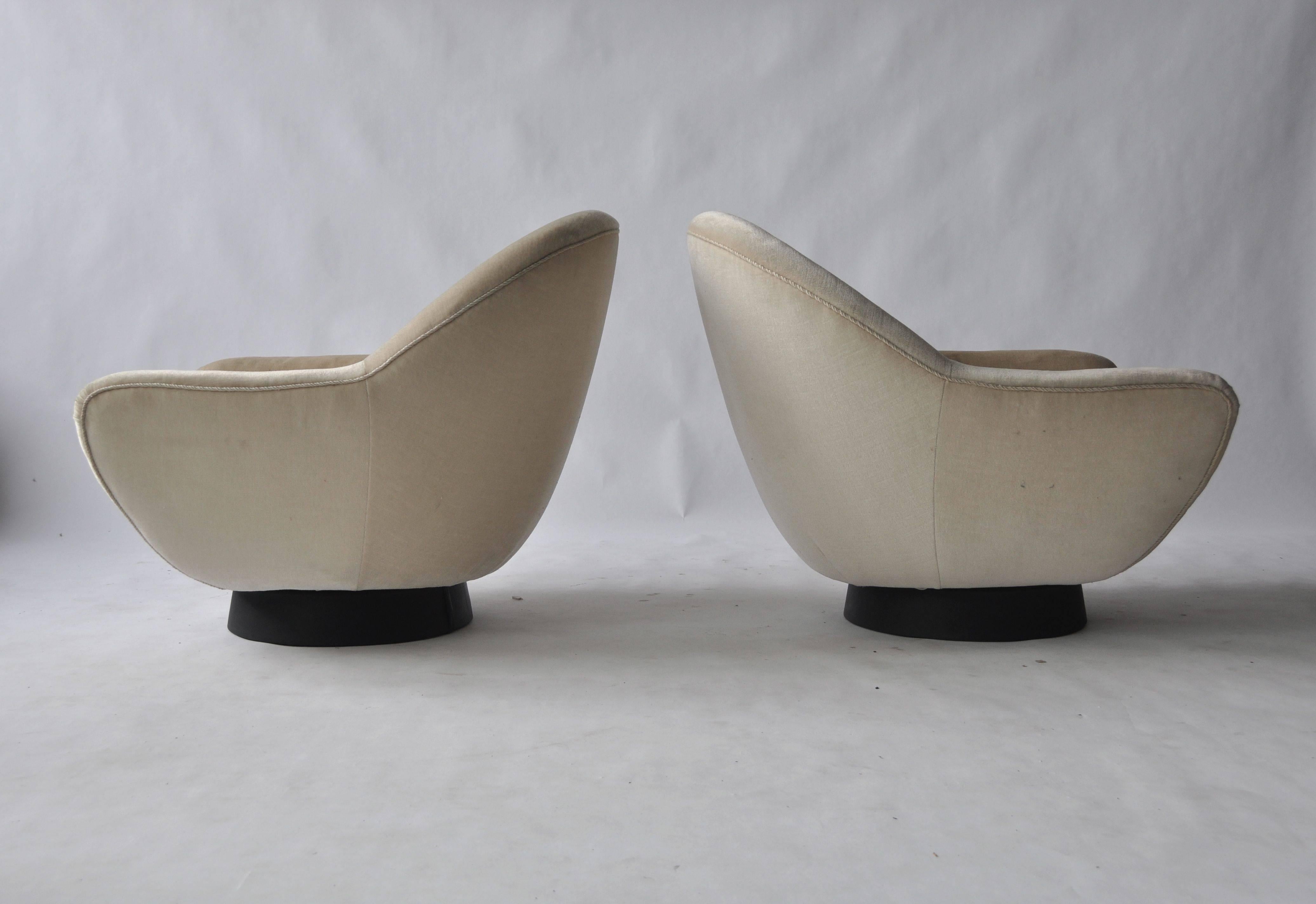 Mid-Century Modern Pair of Swivel Lounge Chairs by Hans Kaufeld