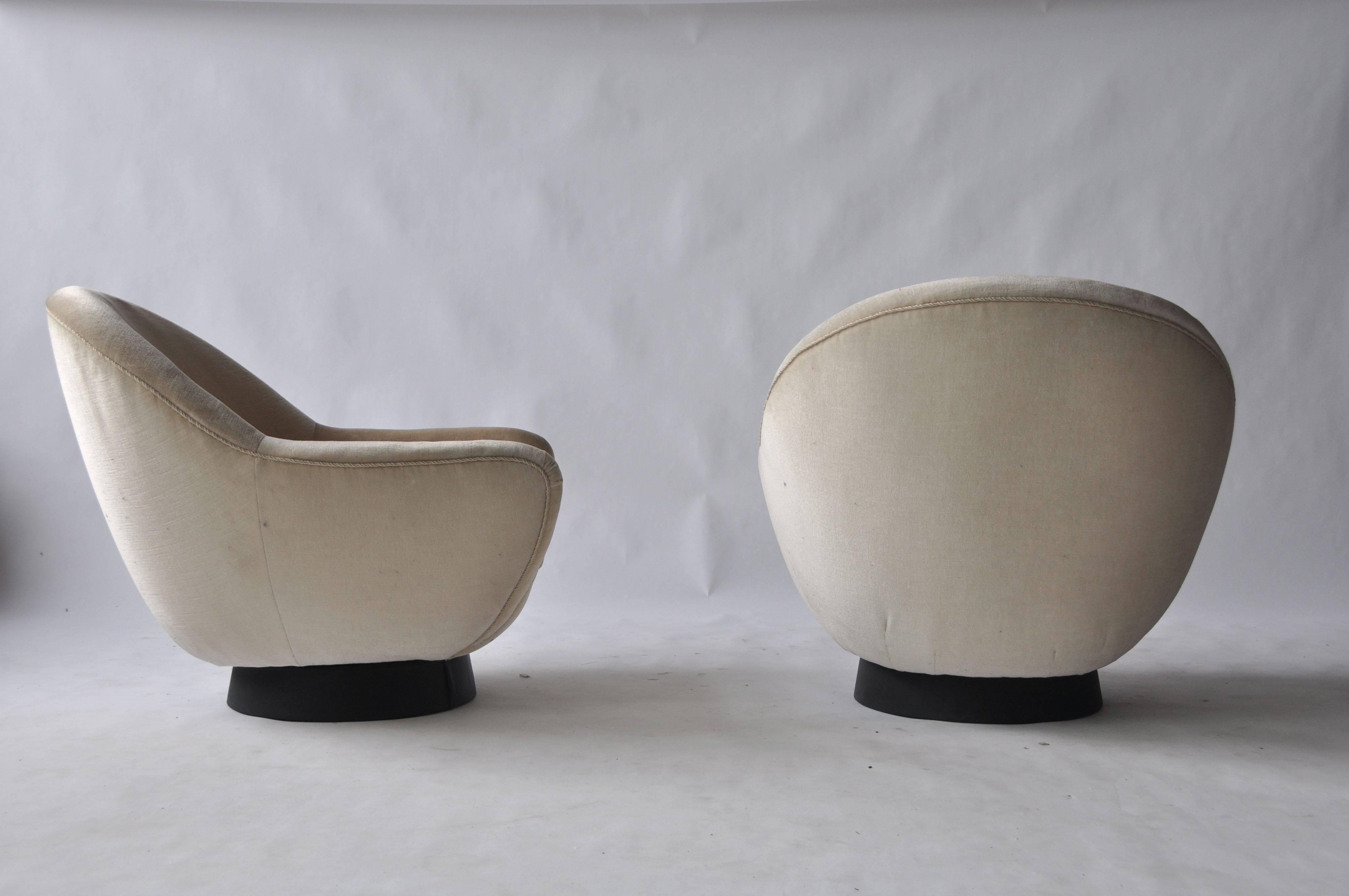 German Pair of Swivel Lounge Chairs by Hans Kaufeld