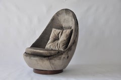 Rare Large-Scale Milo Baughman Swivel Chair