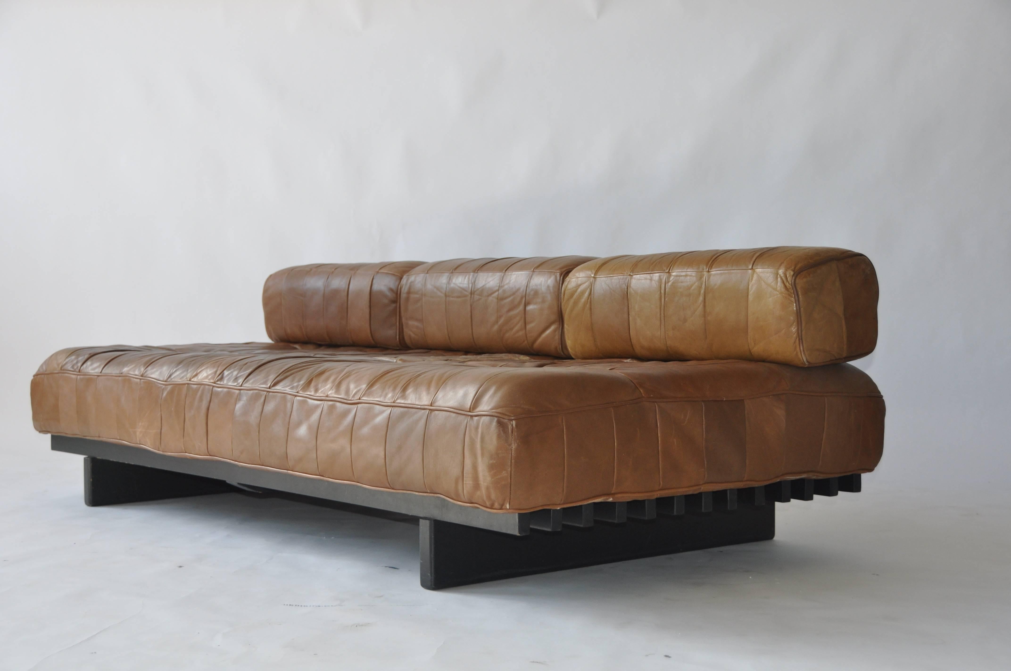 Vintage De Sede DS-80 daybed with original leather. Detachable backrest allows for versatile use. Leather is beautifully worn.