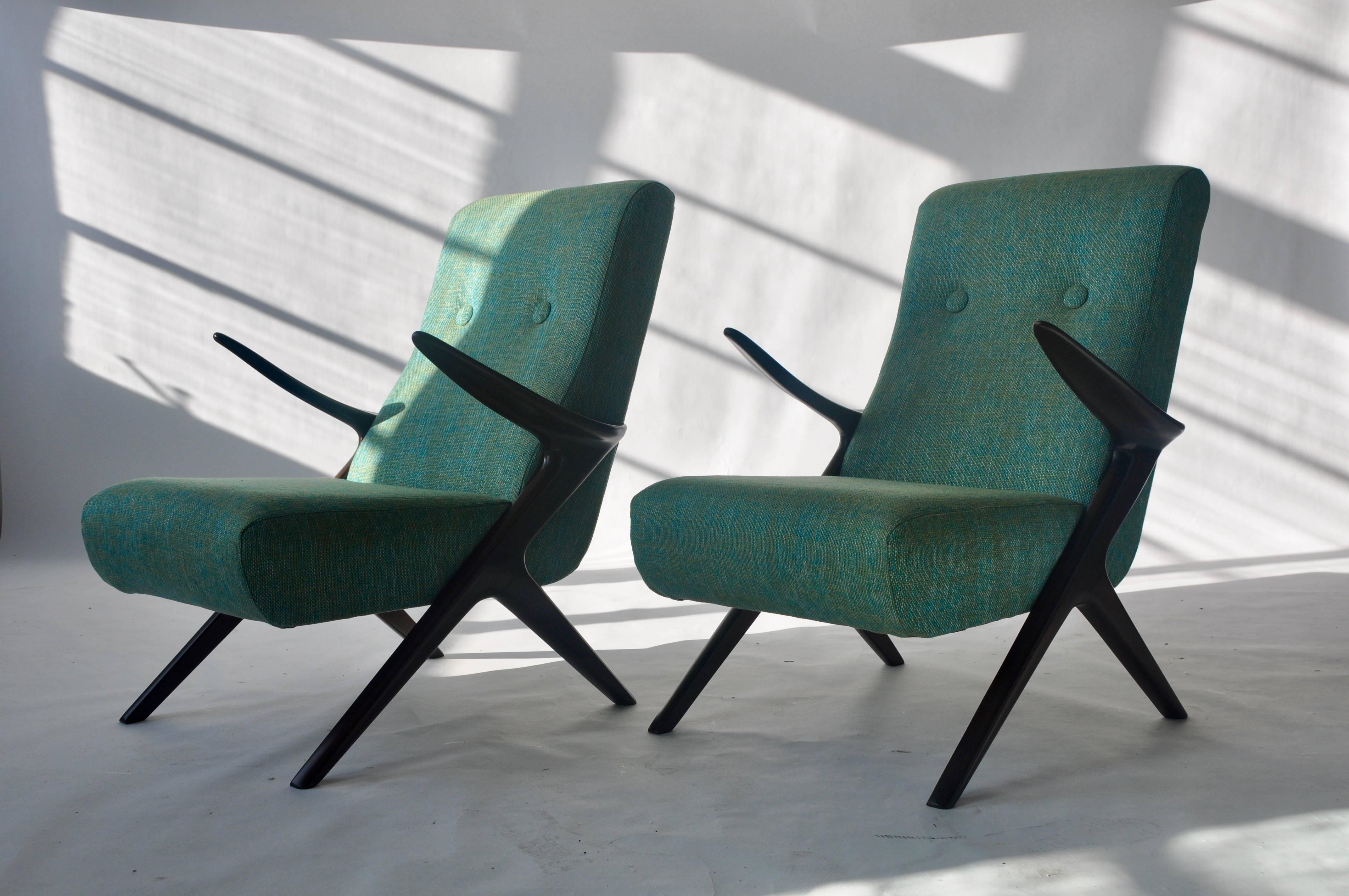 Scandinavian Modern Pair of Sculptural Danish Lounge Chairs For Sale