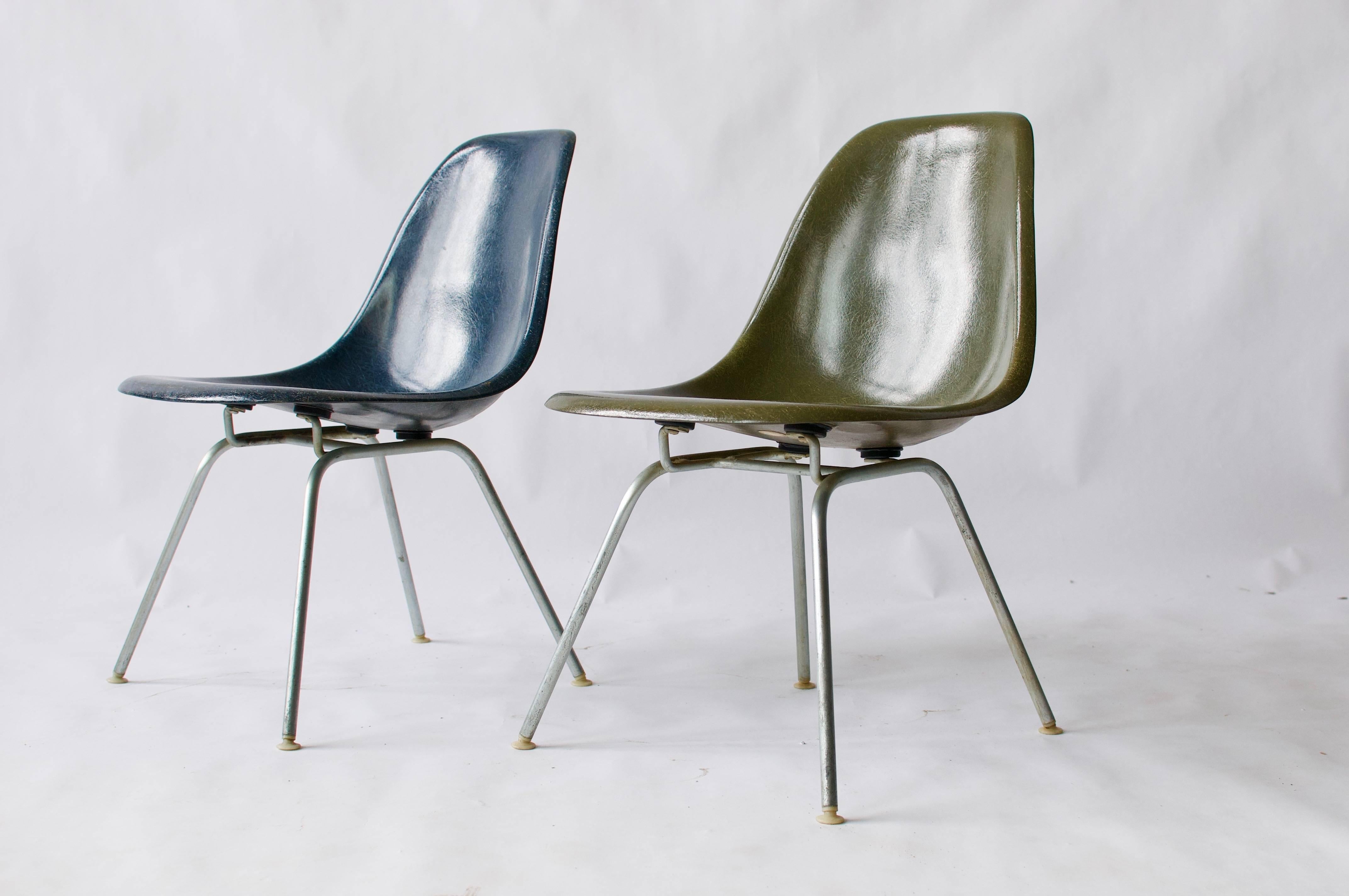 Mid-Century Modern Pair of Charles Eames Shell Chairs with Lounge Base For Sale