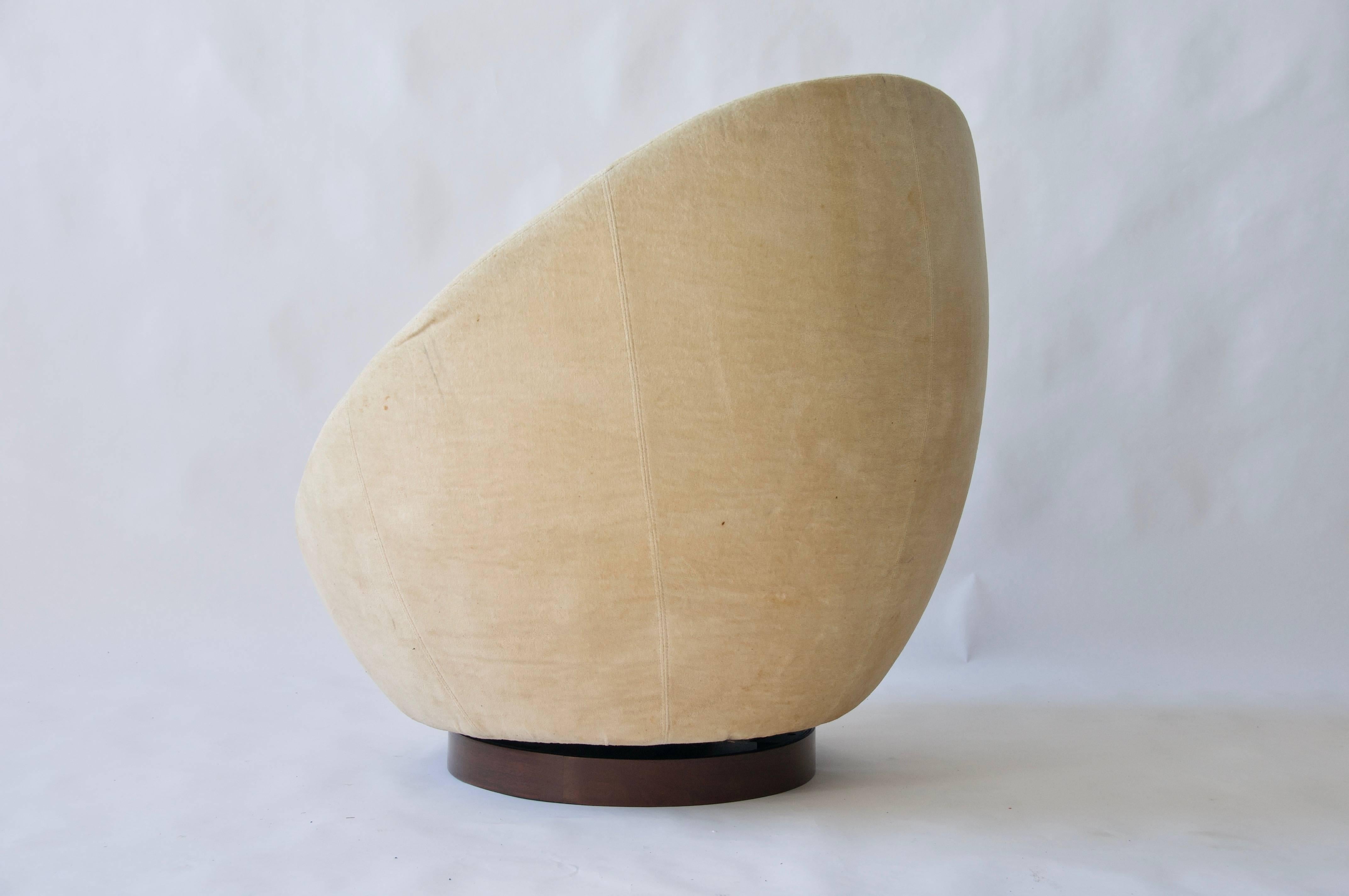 Mid-Century Modern Milo Baughman Large-Scale Swivel Chair