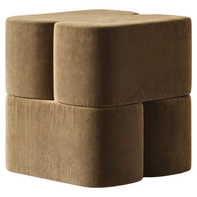 Pouf ORI in velluto ocra di Hermhaus