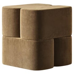 Pouf ORI in velluto ocra di Hermhaus