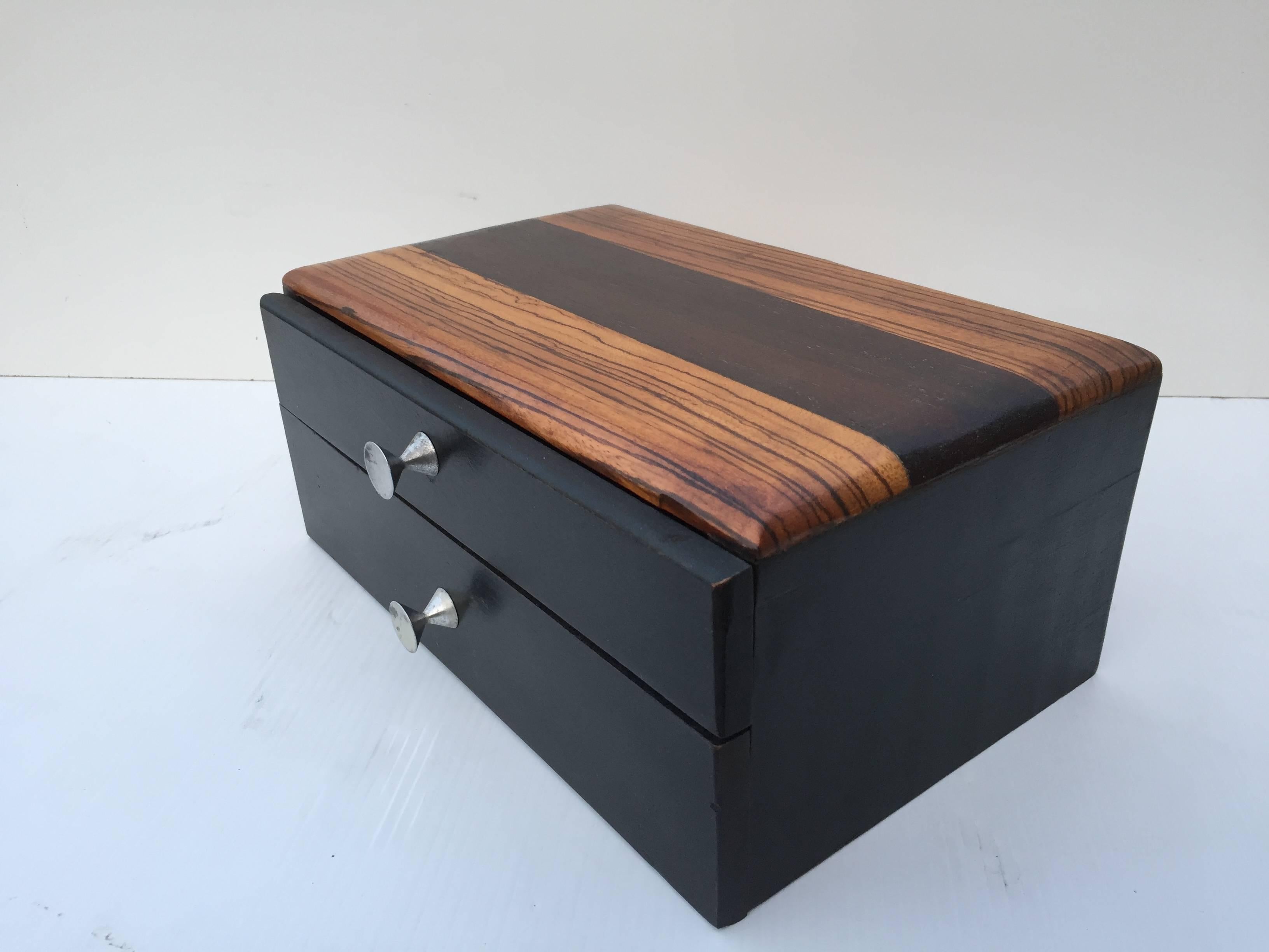 Two drawers with rosewood and exotic secondary wood, an excellent gift box.