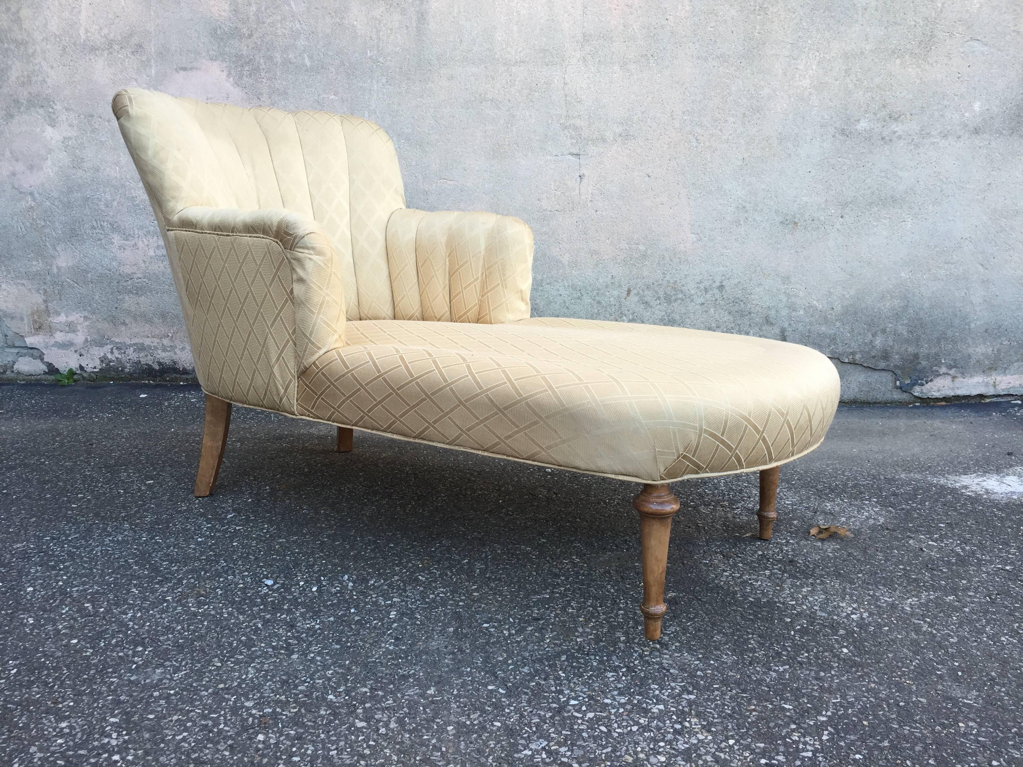 Petite Hollywood chaise longue, will reupholster wcom for minimal cost, this item is on sale for a clearance price.
