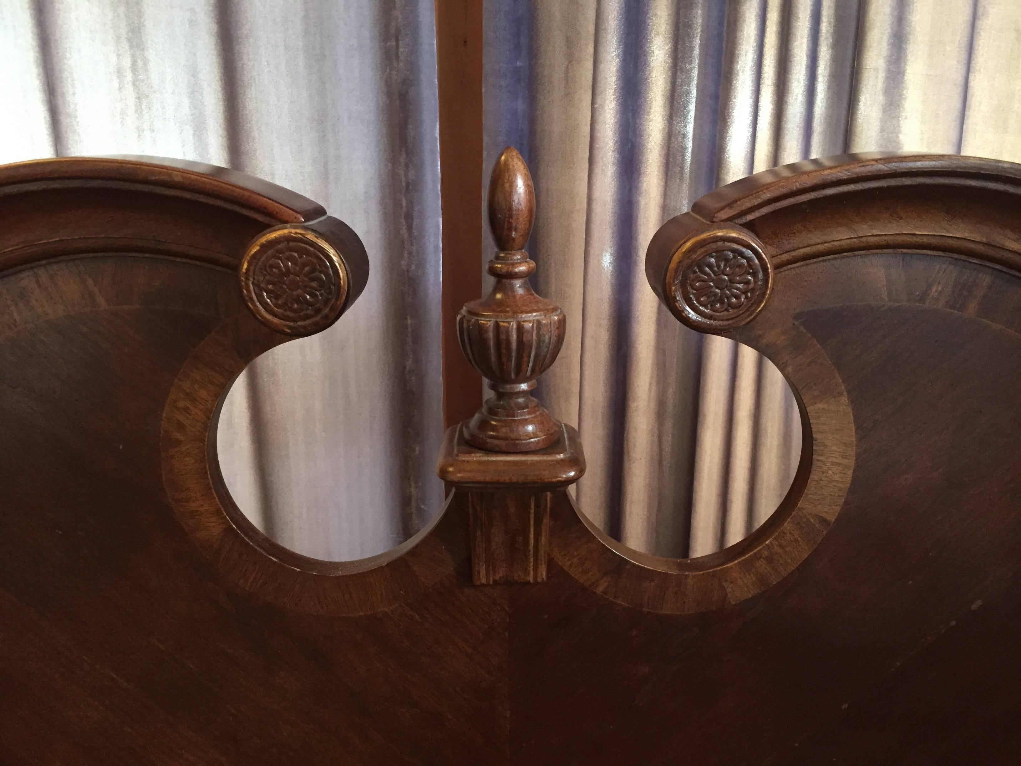Queen Headboard with Three Finials In Good Condition For Sale In Bronx, NY