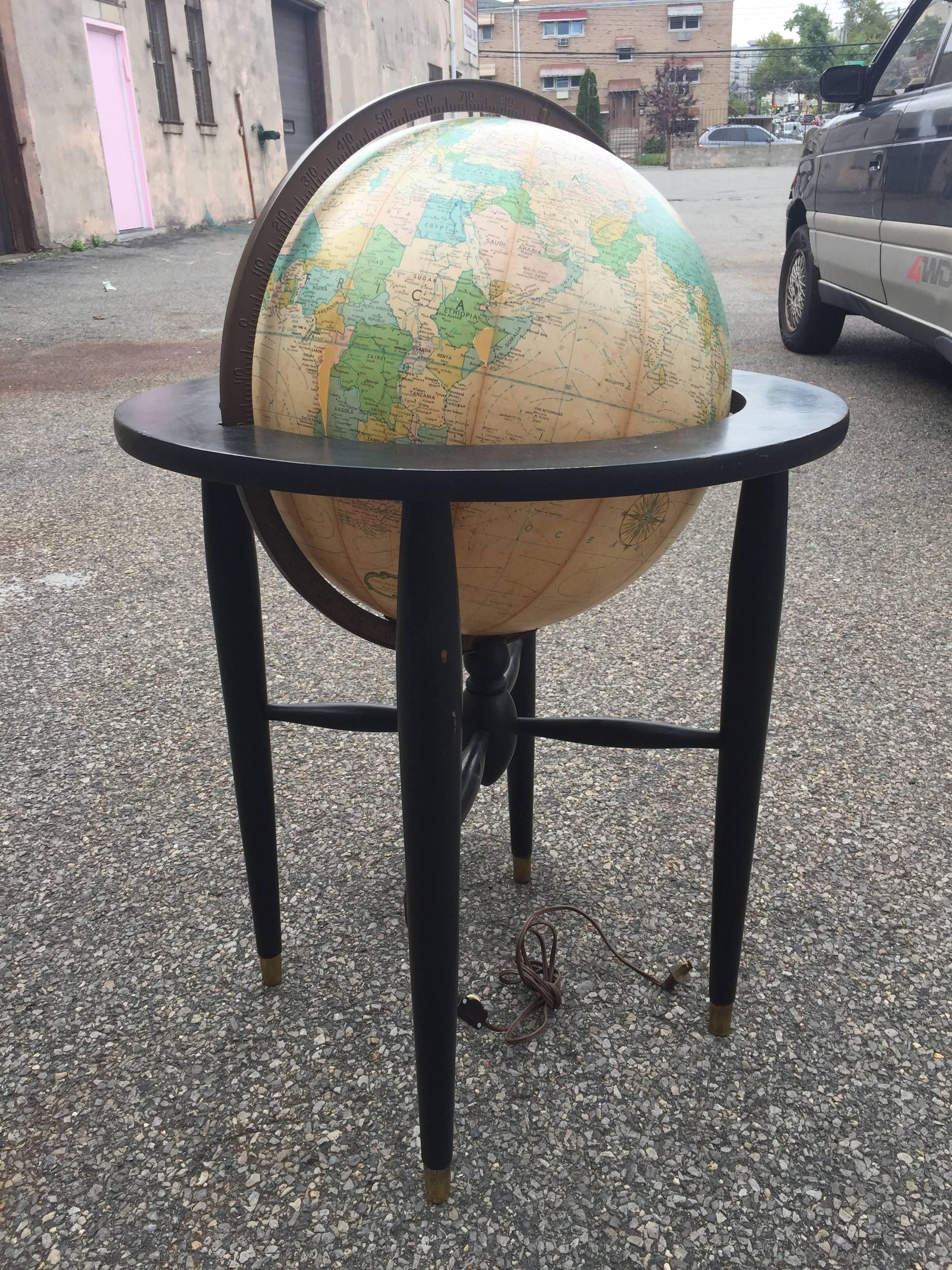 Illuminated Globe In Good Condition For Sale In Bronx, NY