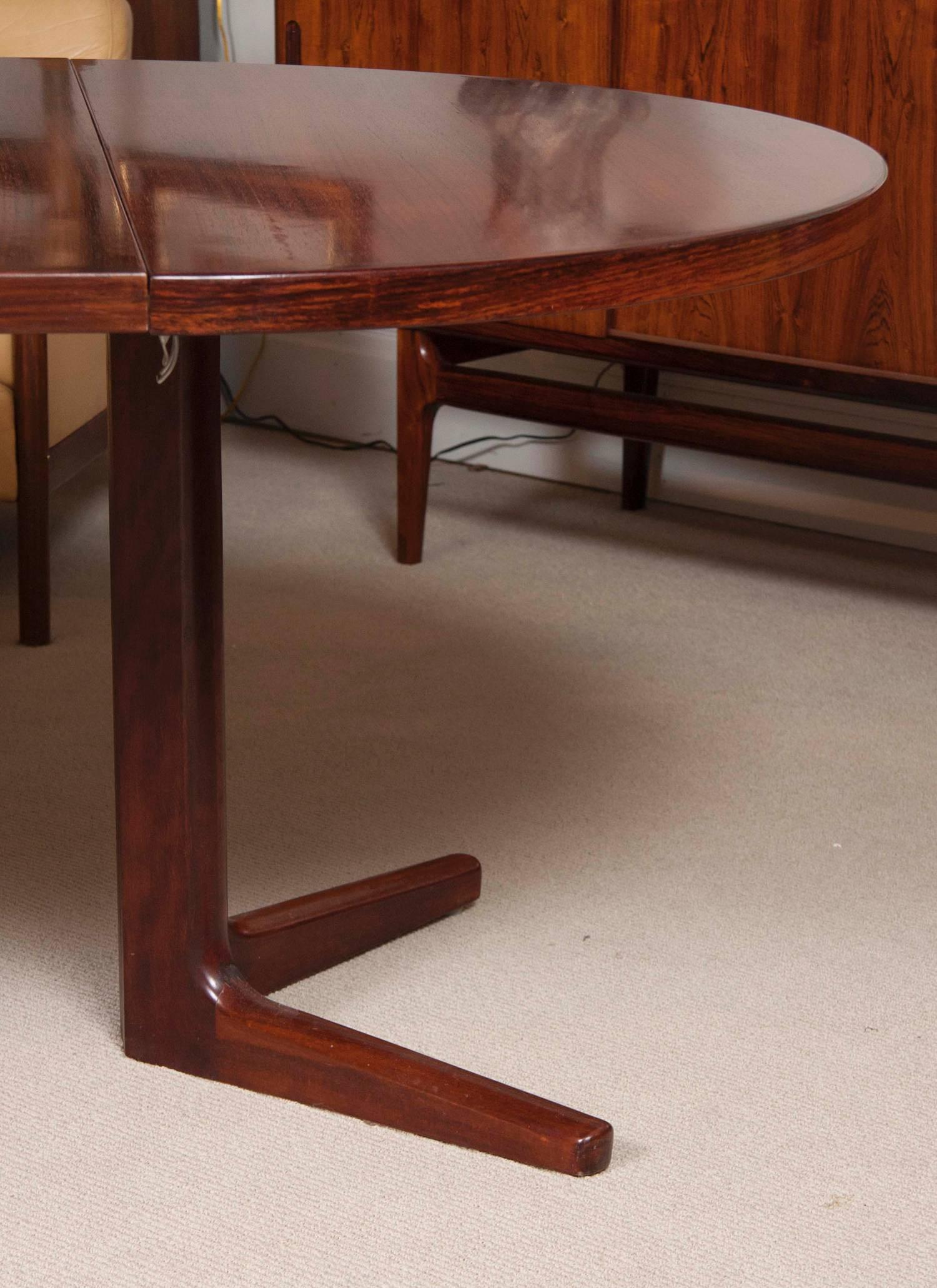 Mid-Century Modern Dining Table In Excellent Condition In Mississauga, ON