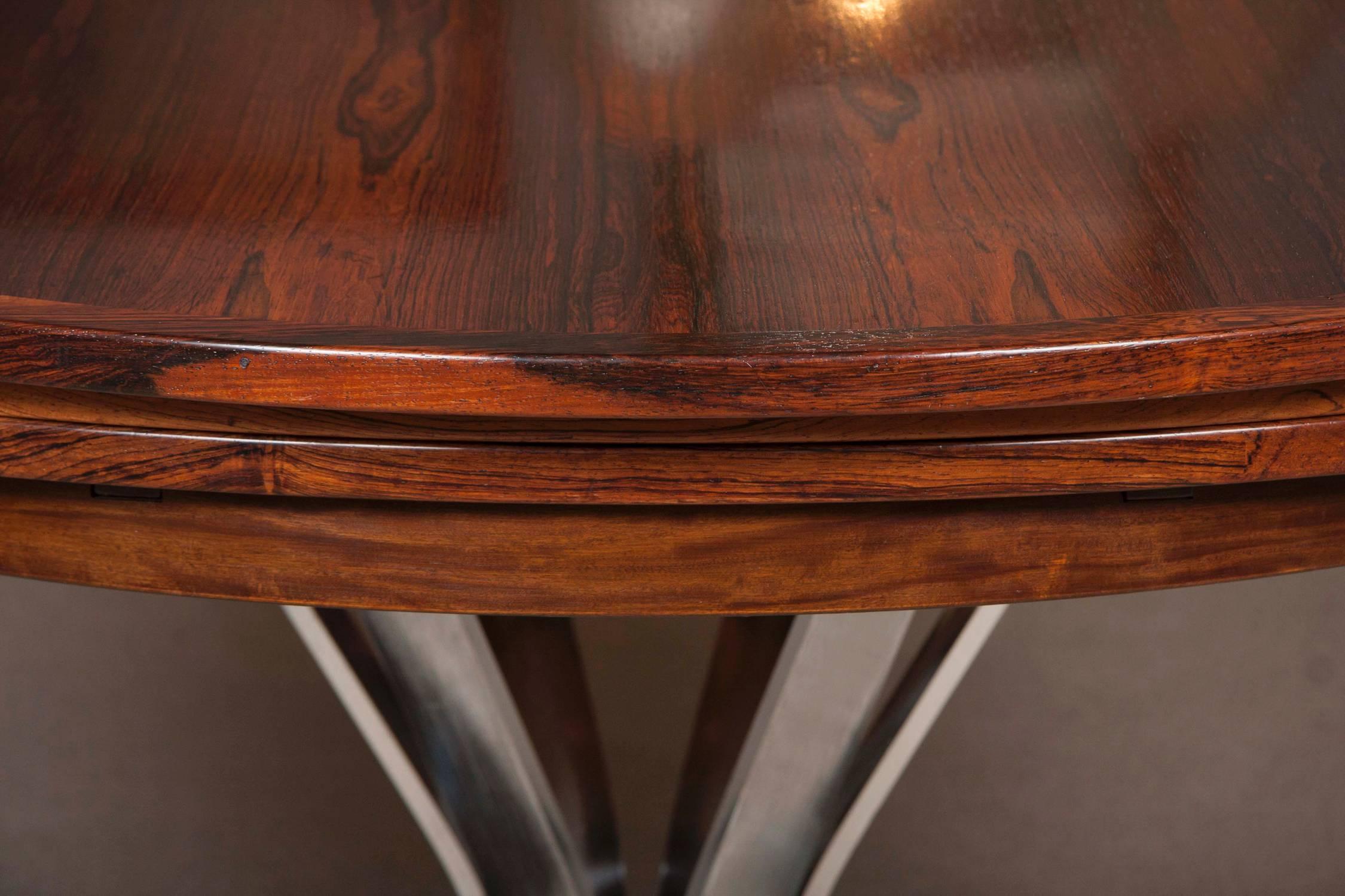 Mid-Century Modern Rosewood Dining Table In Excellent Condition For Sale In Mississauga, ON